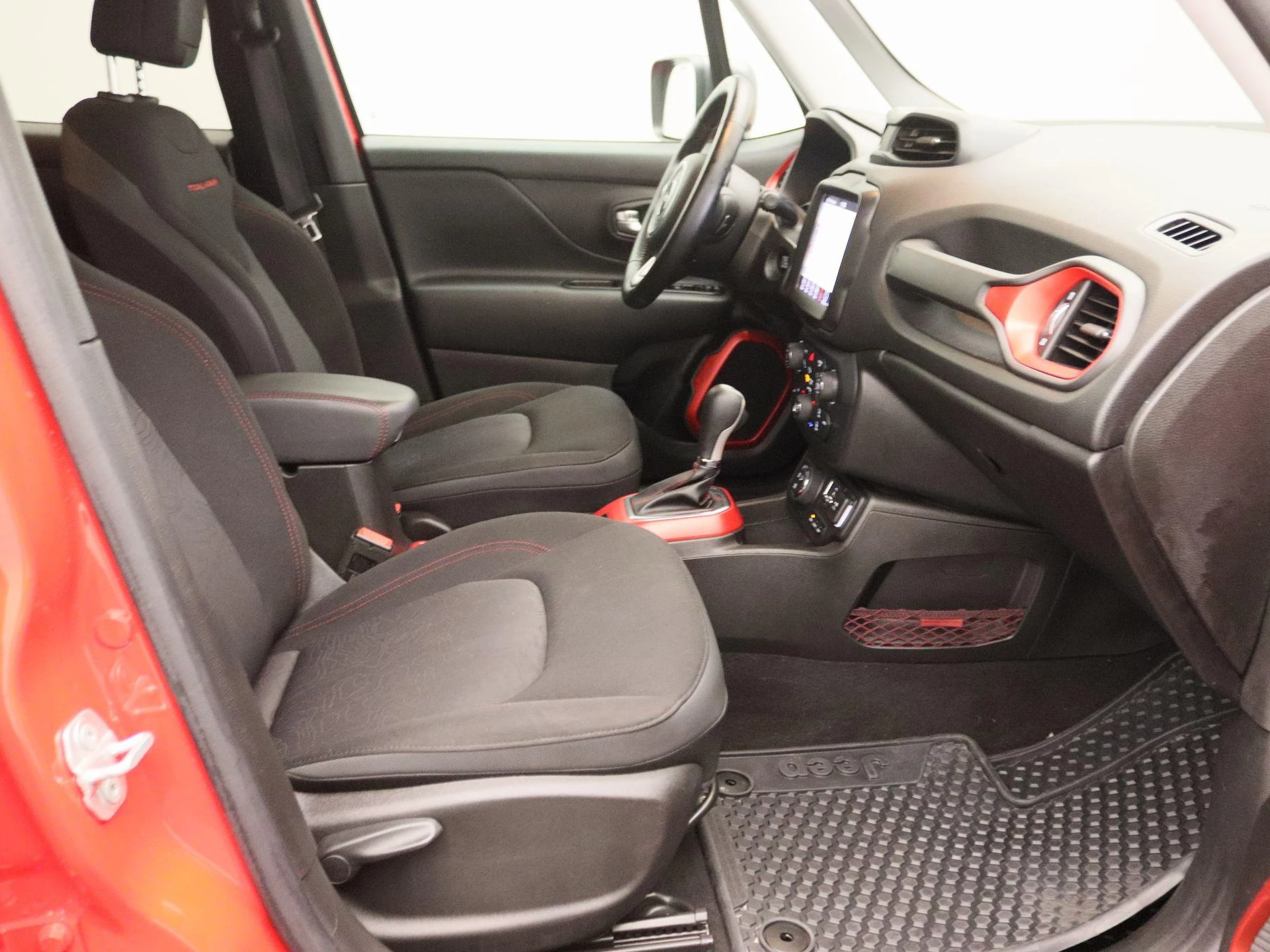 Jeep-Renegade-image-23