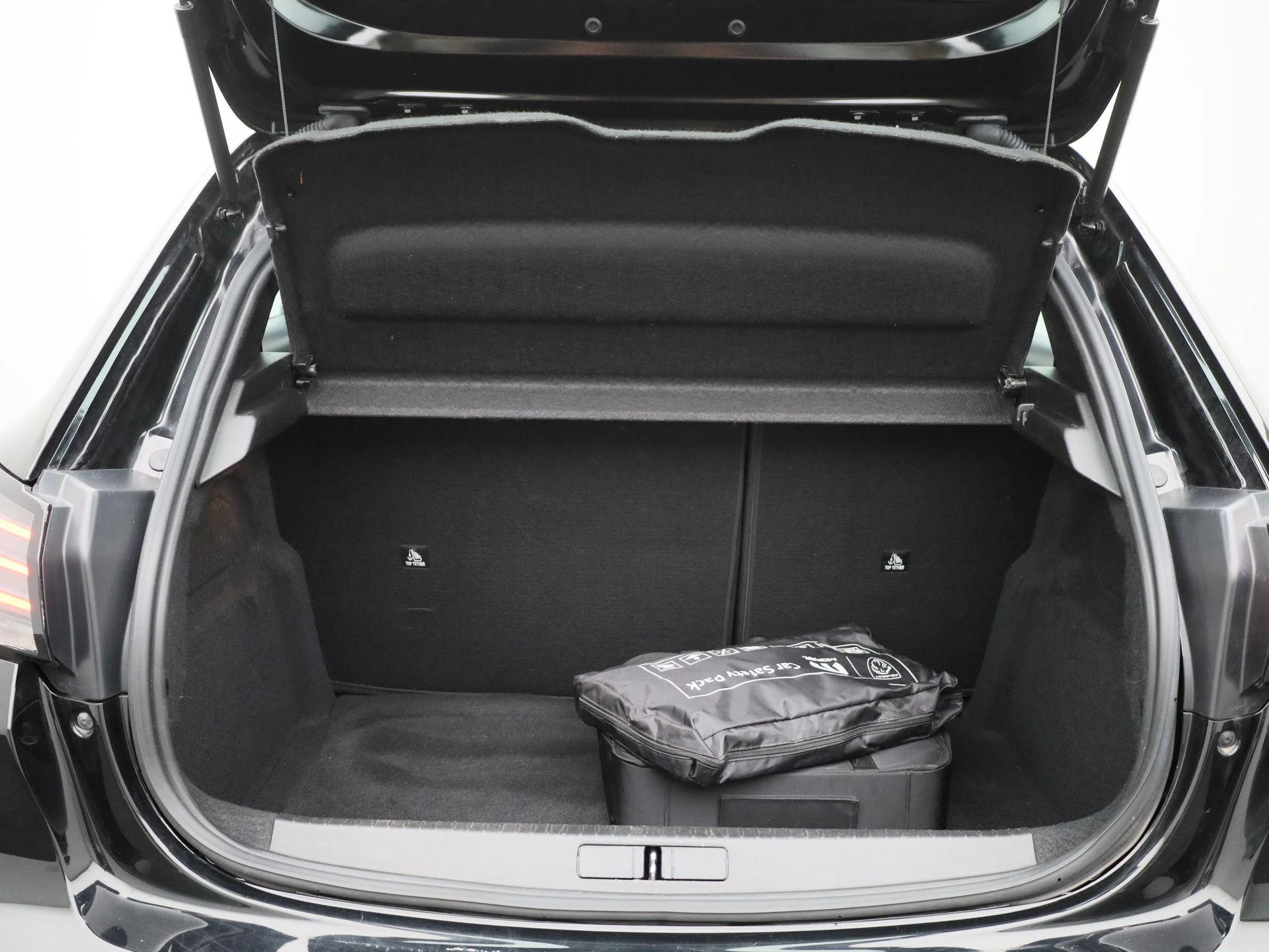 Peugeot-e-208-image-17