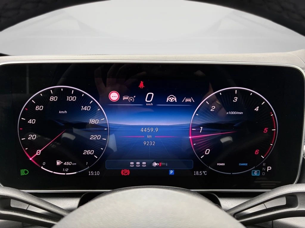 Mercedes-Benz-GLC 220 d-image-6