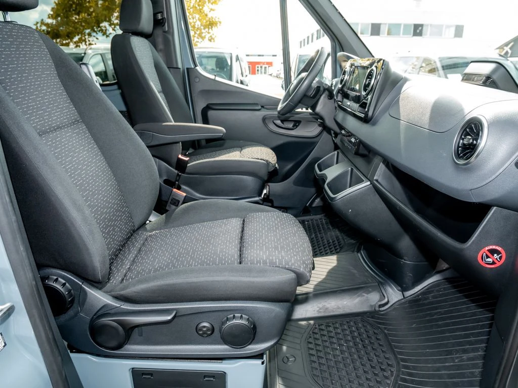 Mercedes-Benz-Sprinter 319-image-11