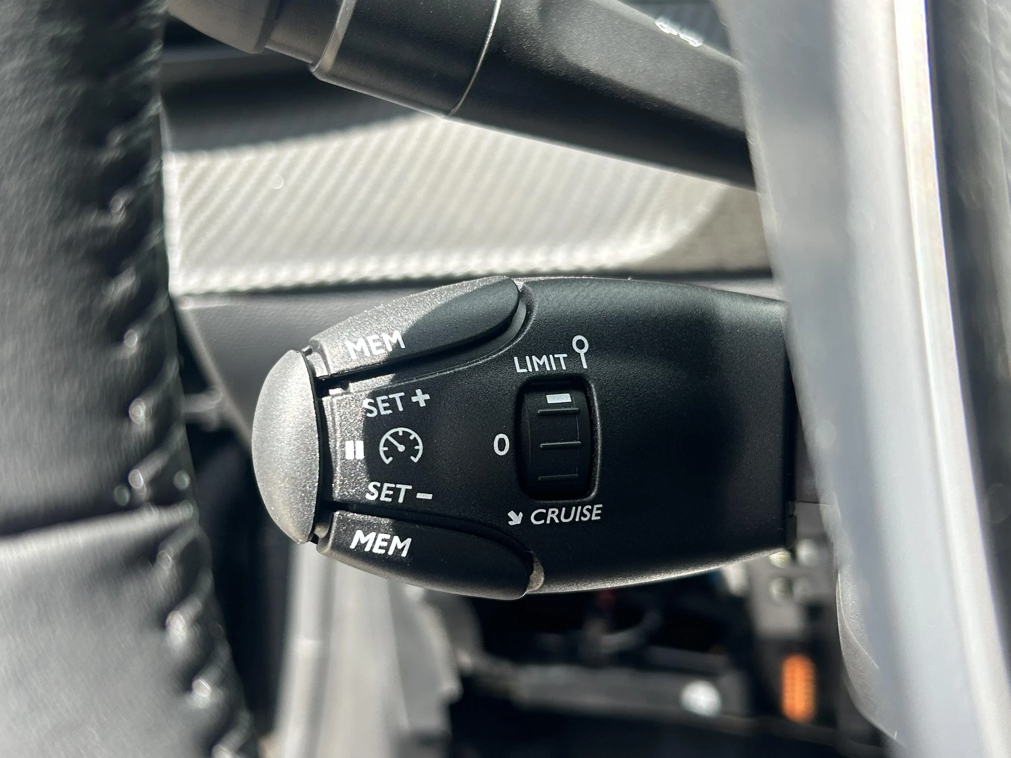 Peugeot-208-image-11