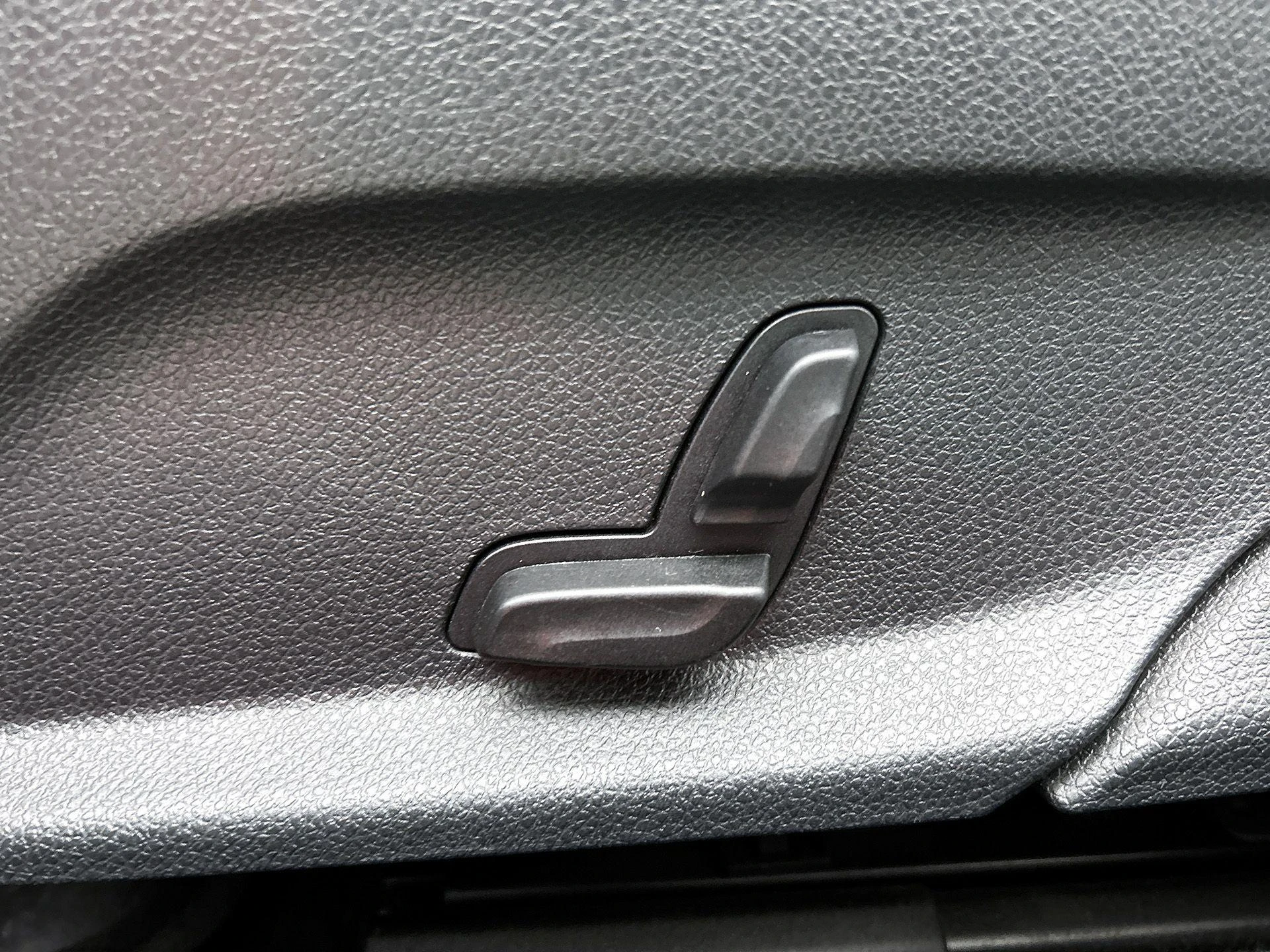 Mercedes-Benz-C-Klasse-image-24