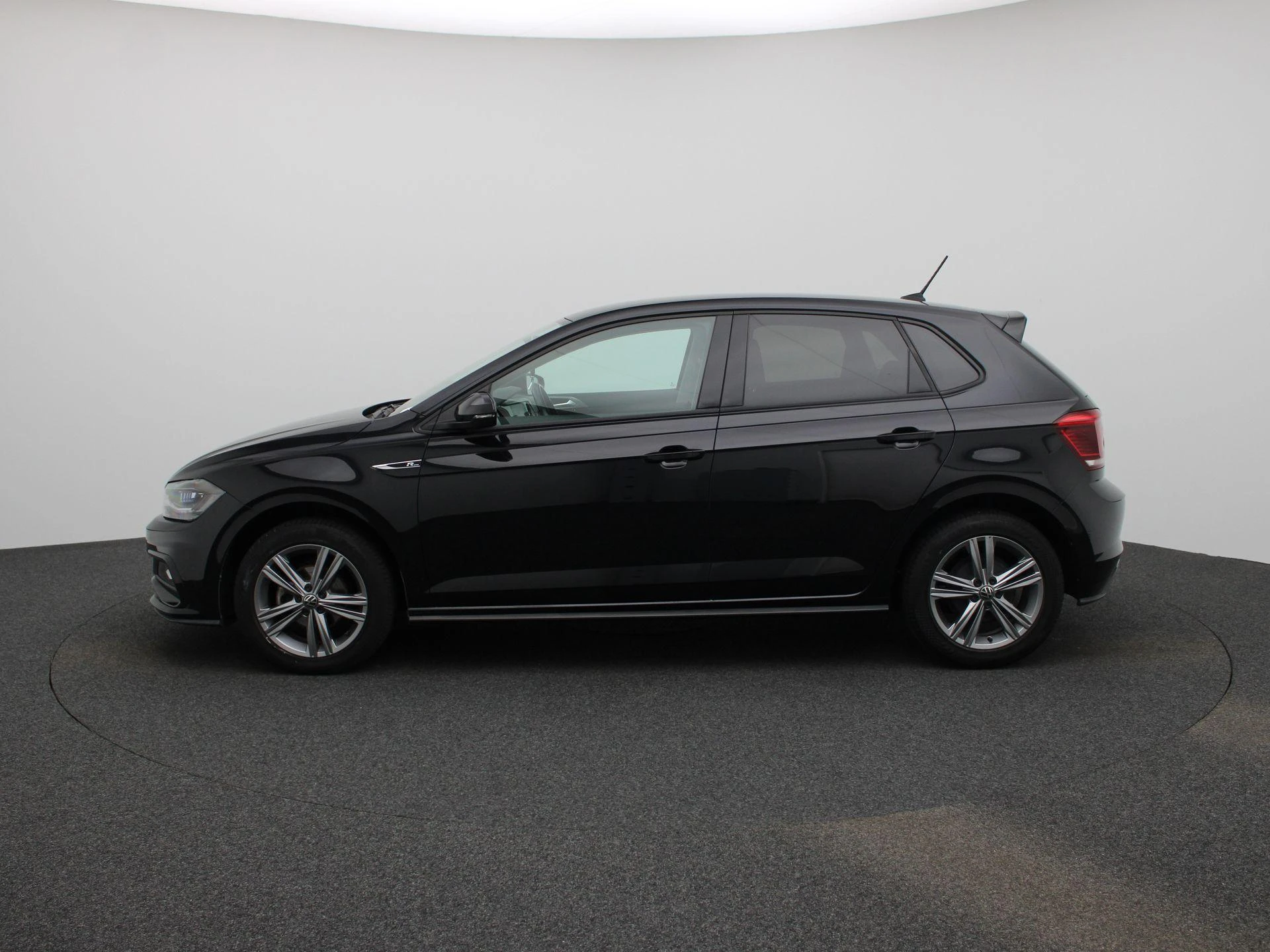 Volkswagen-Polo-image-3