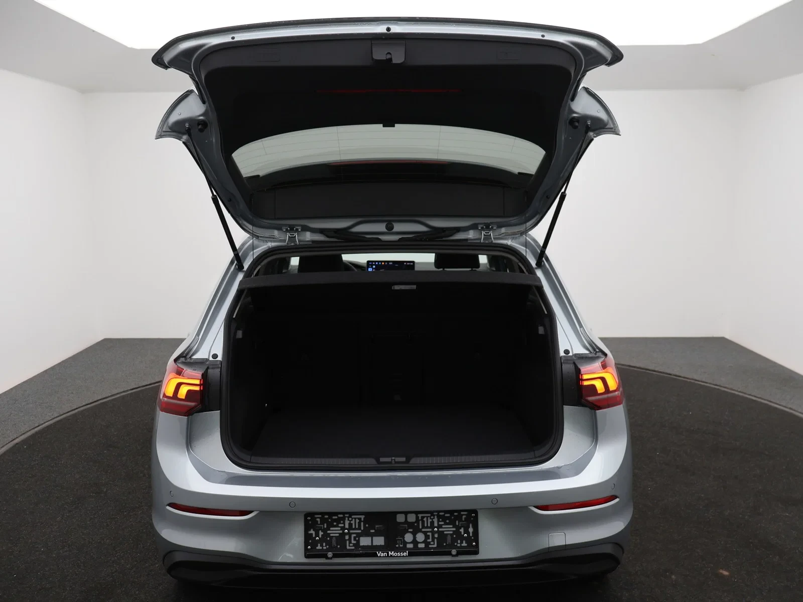 Volkswagen Golf VIII Golf Life Business 1.5 eTSI 85 kW (116 pk) DSG // DEMO
