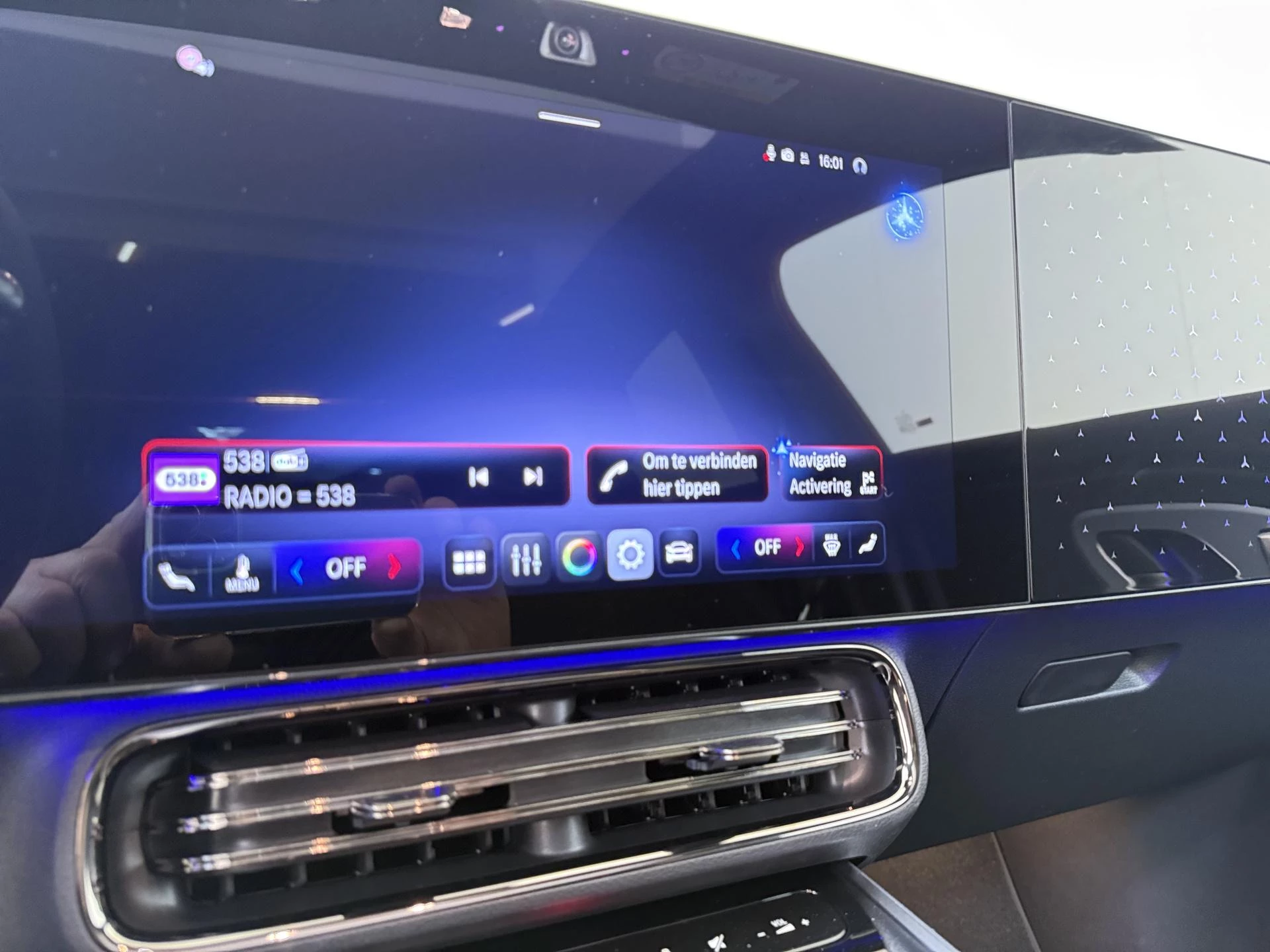 Mercedes-Benz-CLA-image-16