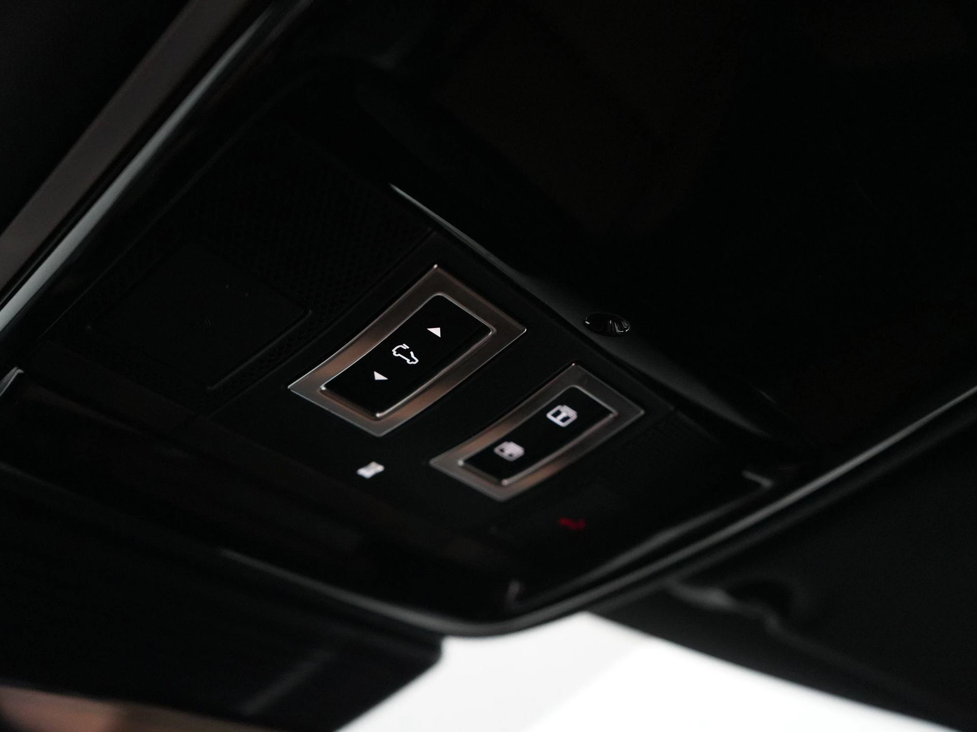 Land Rover-Range Rover Velar-image-17