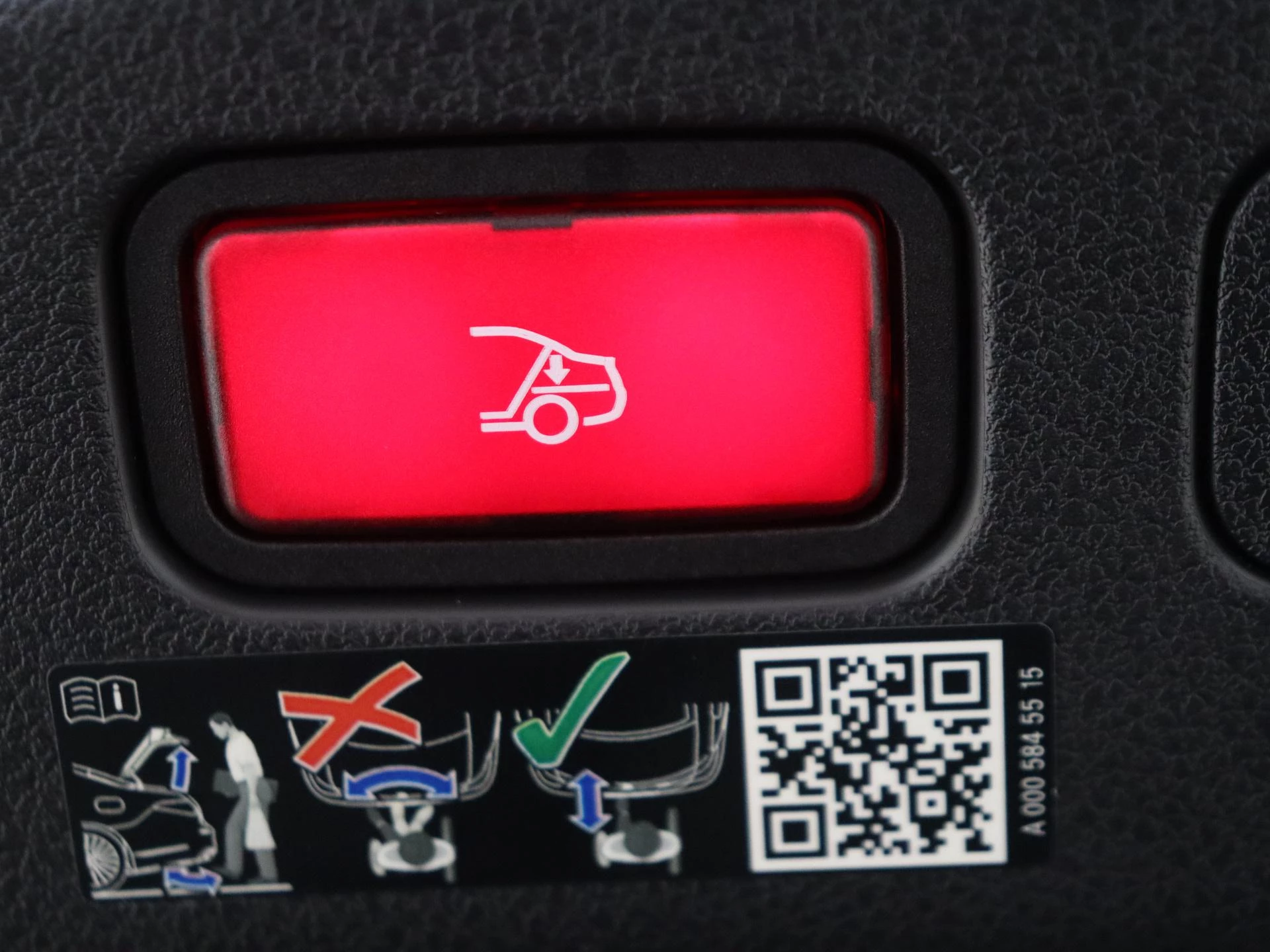 Mercedes-Benz-CLE-image-38