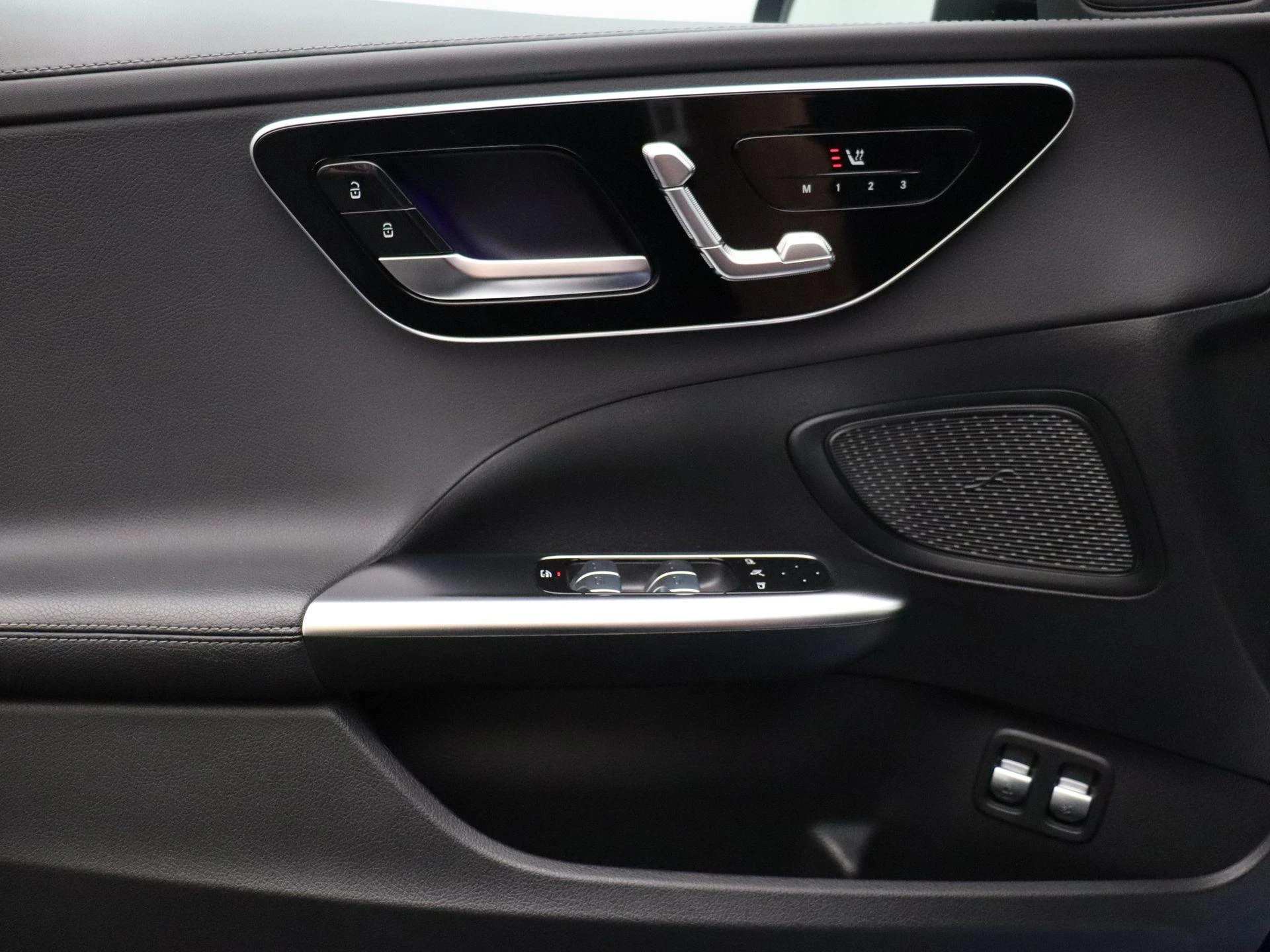 Mercedes-Benz-C-Klasse-image-11
