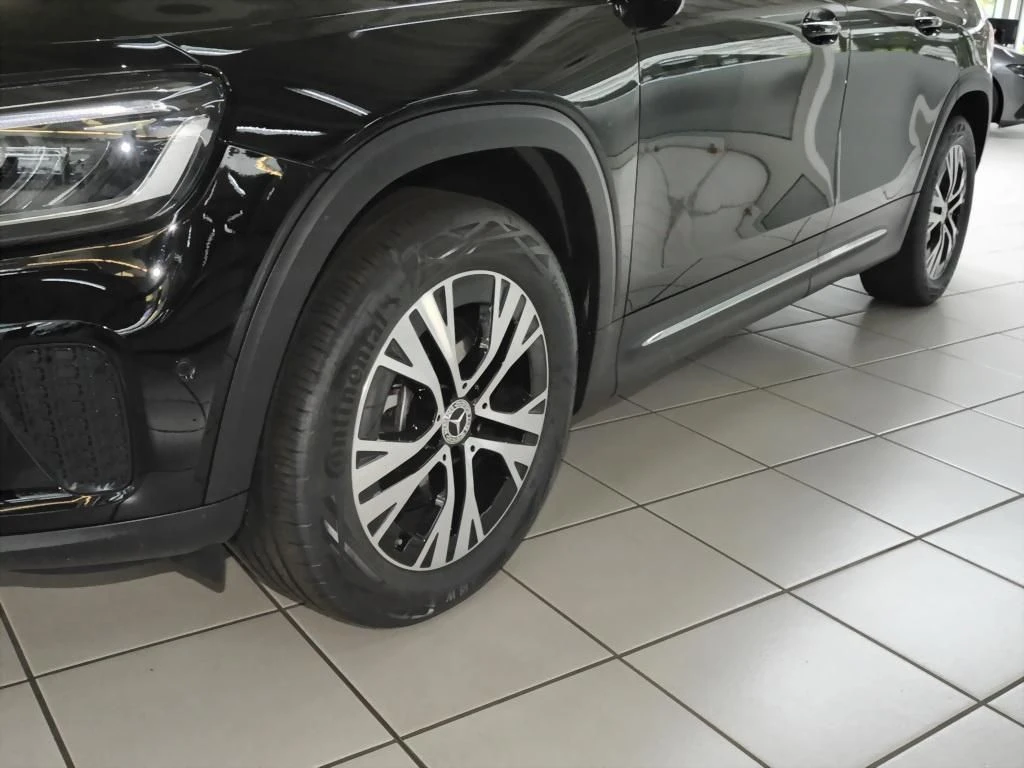 Mercedes-Benz-GLB 200 d-image-6