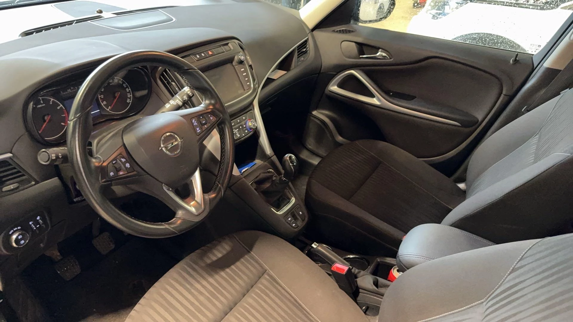 Opel-Zafira-image-7