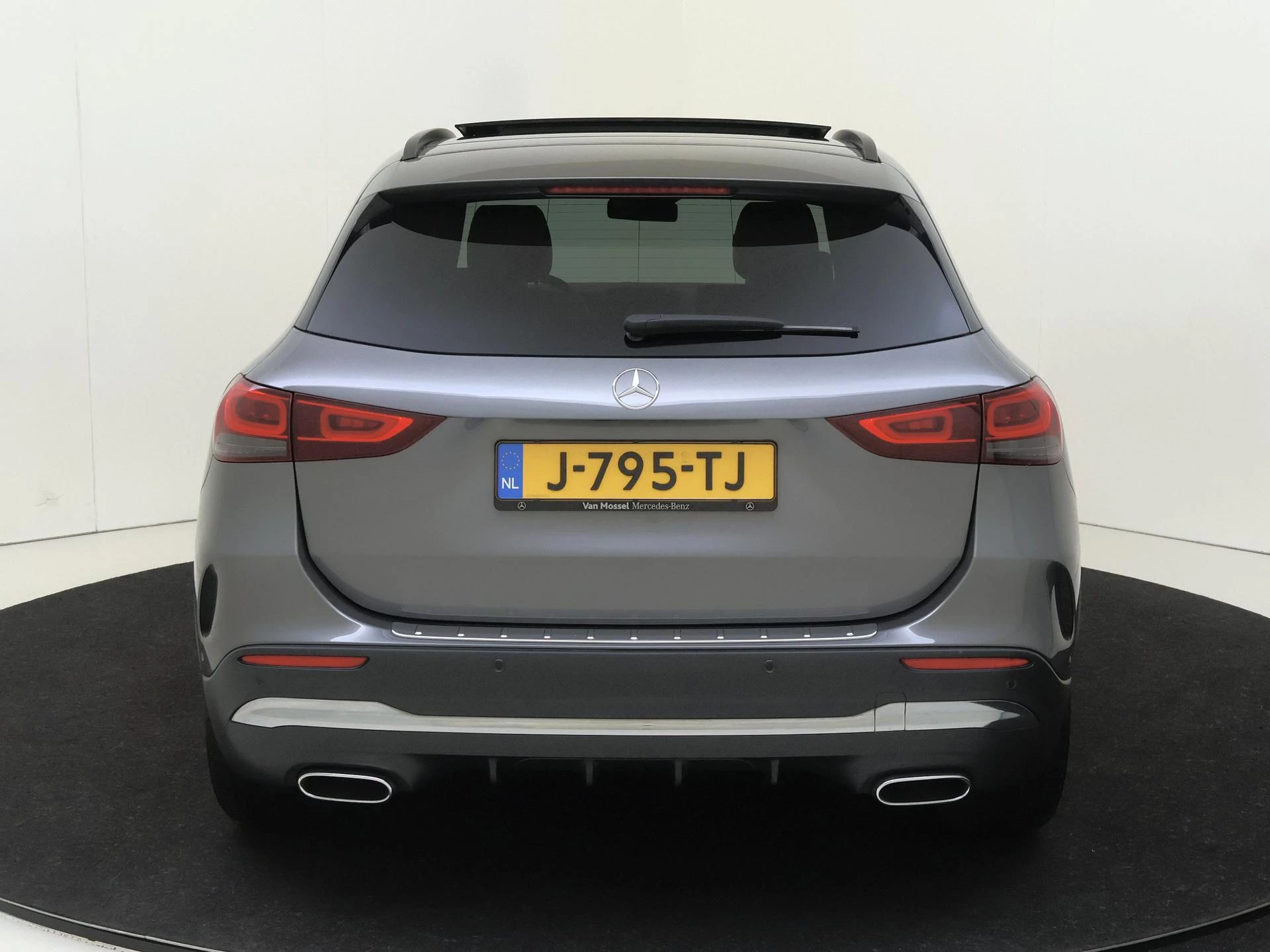Mercedes-Benz-GLA-image-7