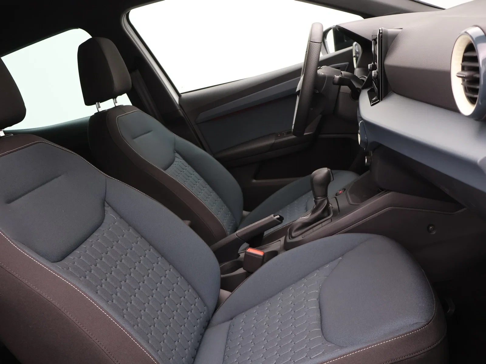 SEAT-Arona-image-6