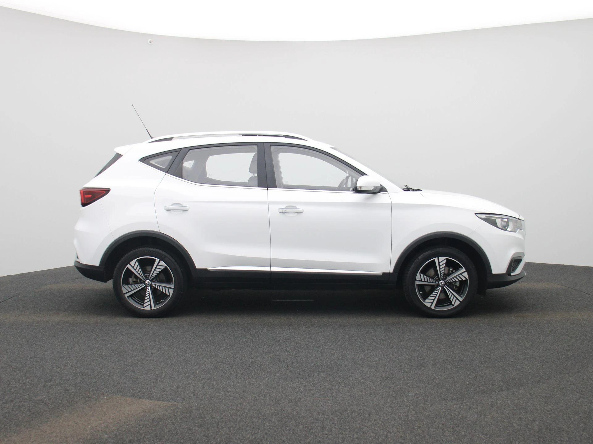 MG-ZS EV-image-5