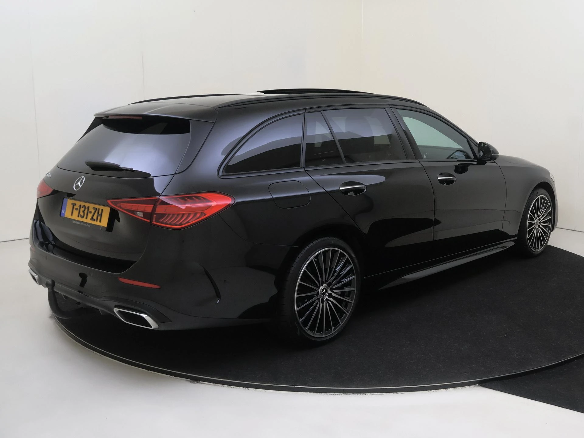 Mercedes-Benz-C-Klasse-image-1