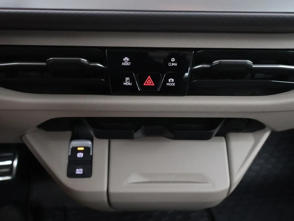 Volkswagen-Multivan-image-23