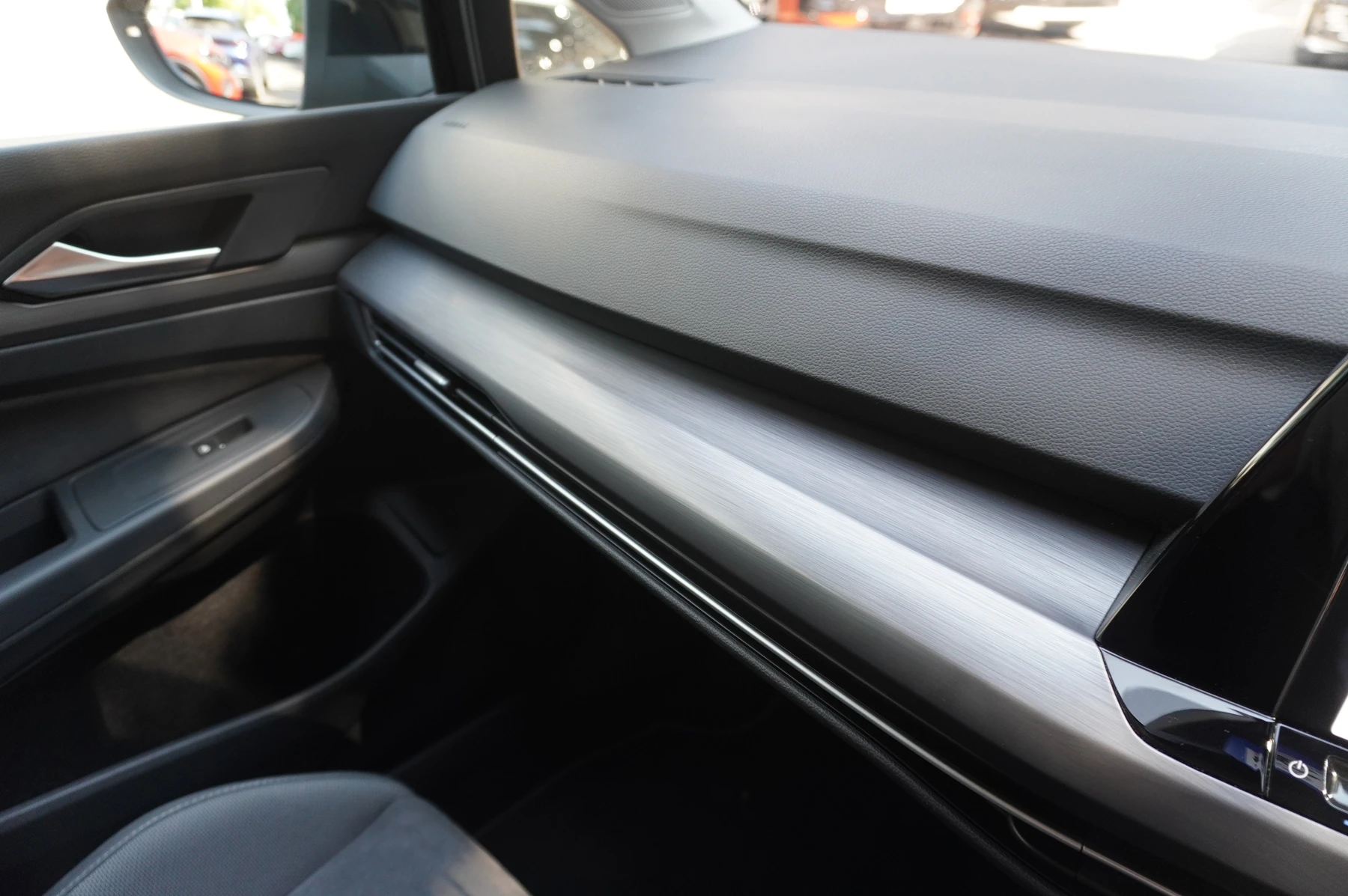 Volkswagen-Golf-image-34