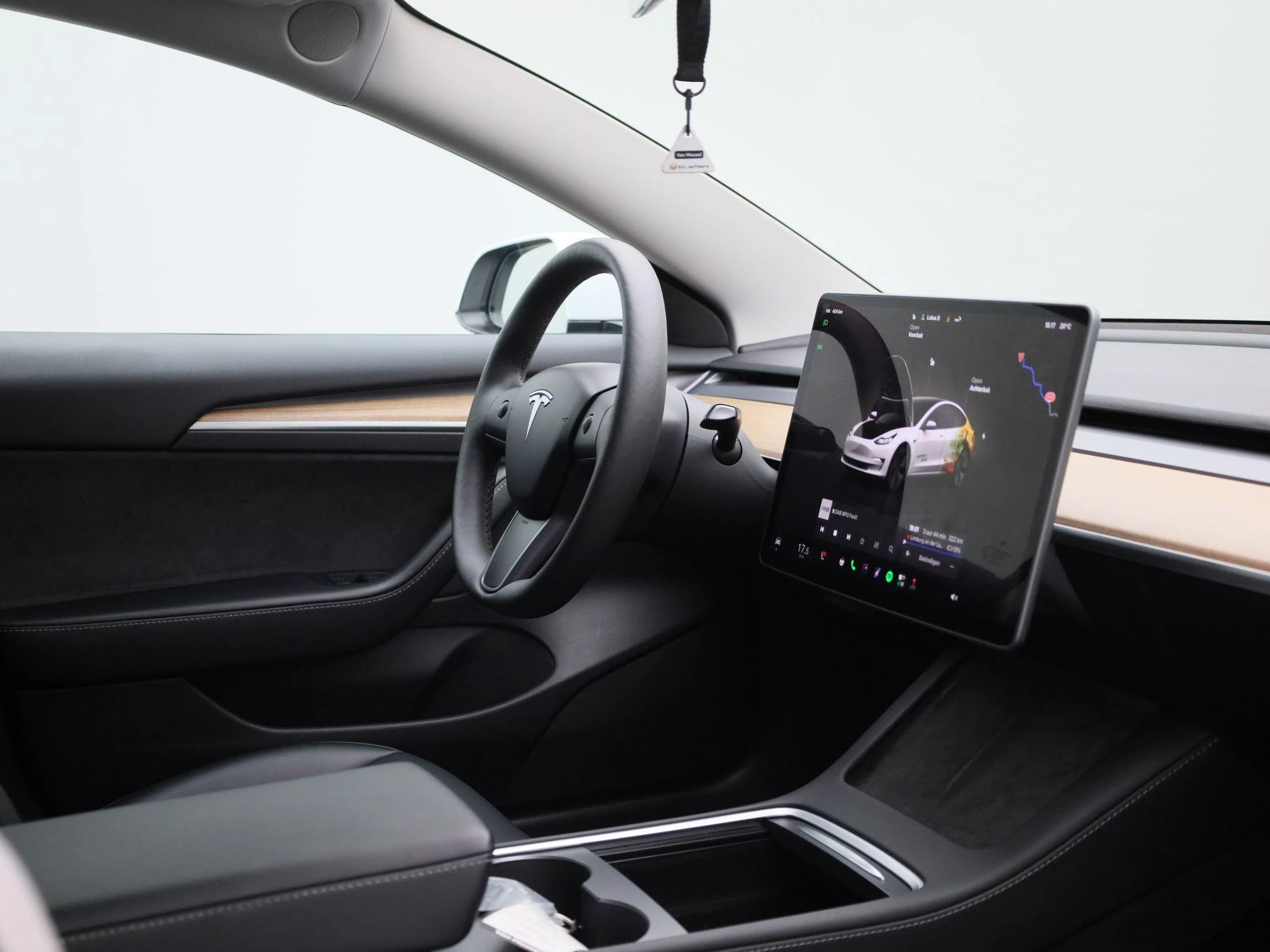 Tesla-Model 3-image-32