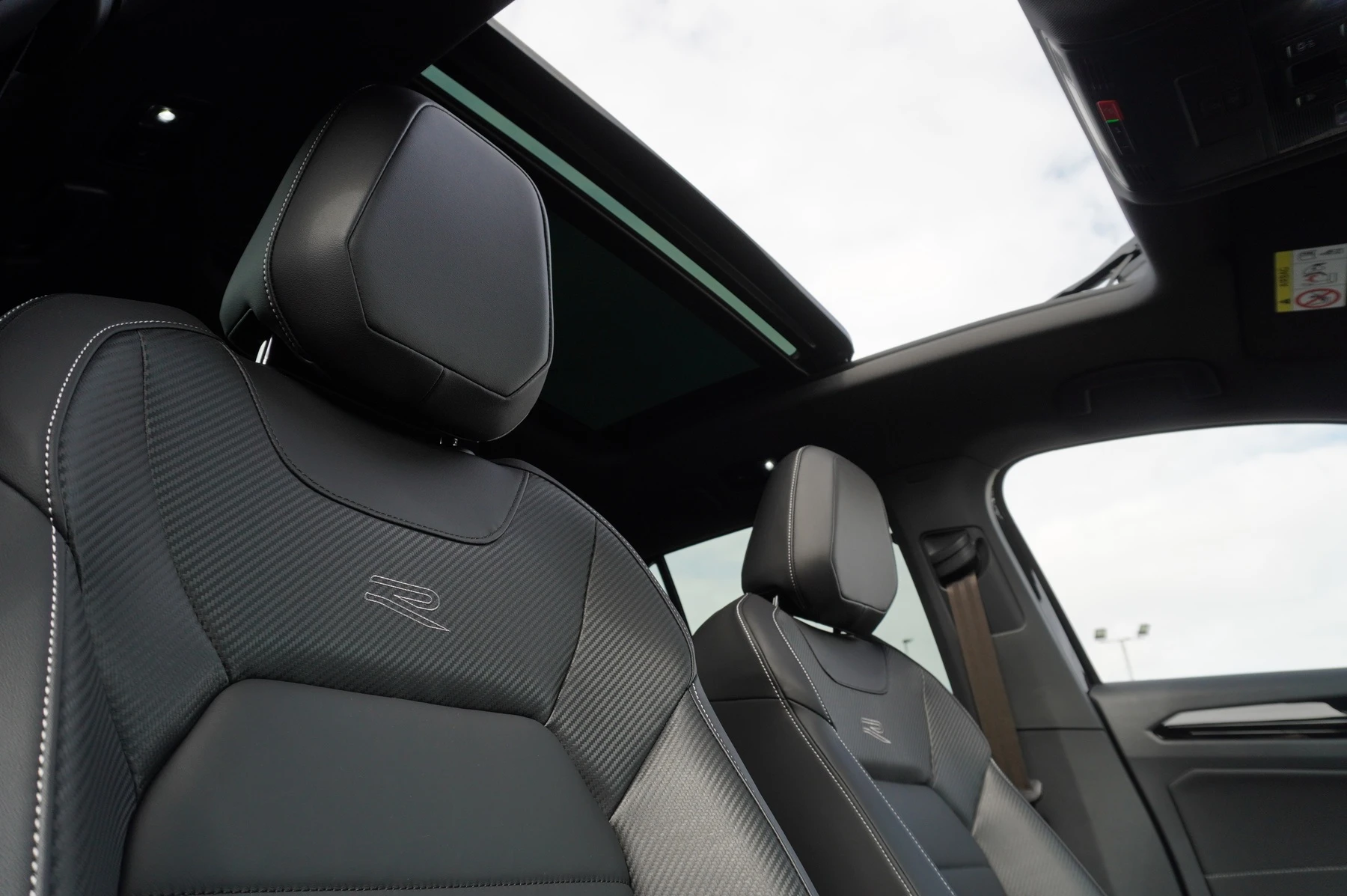 Volkswagen-T-Roc-image-28