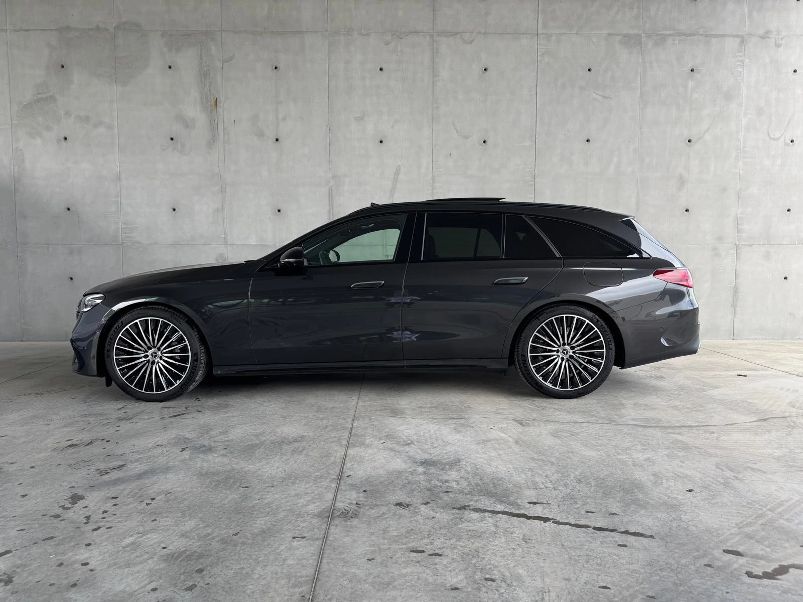 Mercedes-Benz E-Klasse 300 e AMG Line Break + PANO DAK + BURMESTER + DIGITAL LIGHT + NIGHTPACK