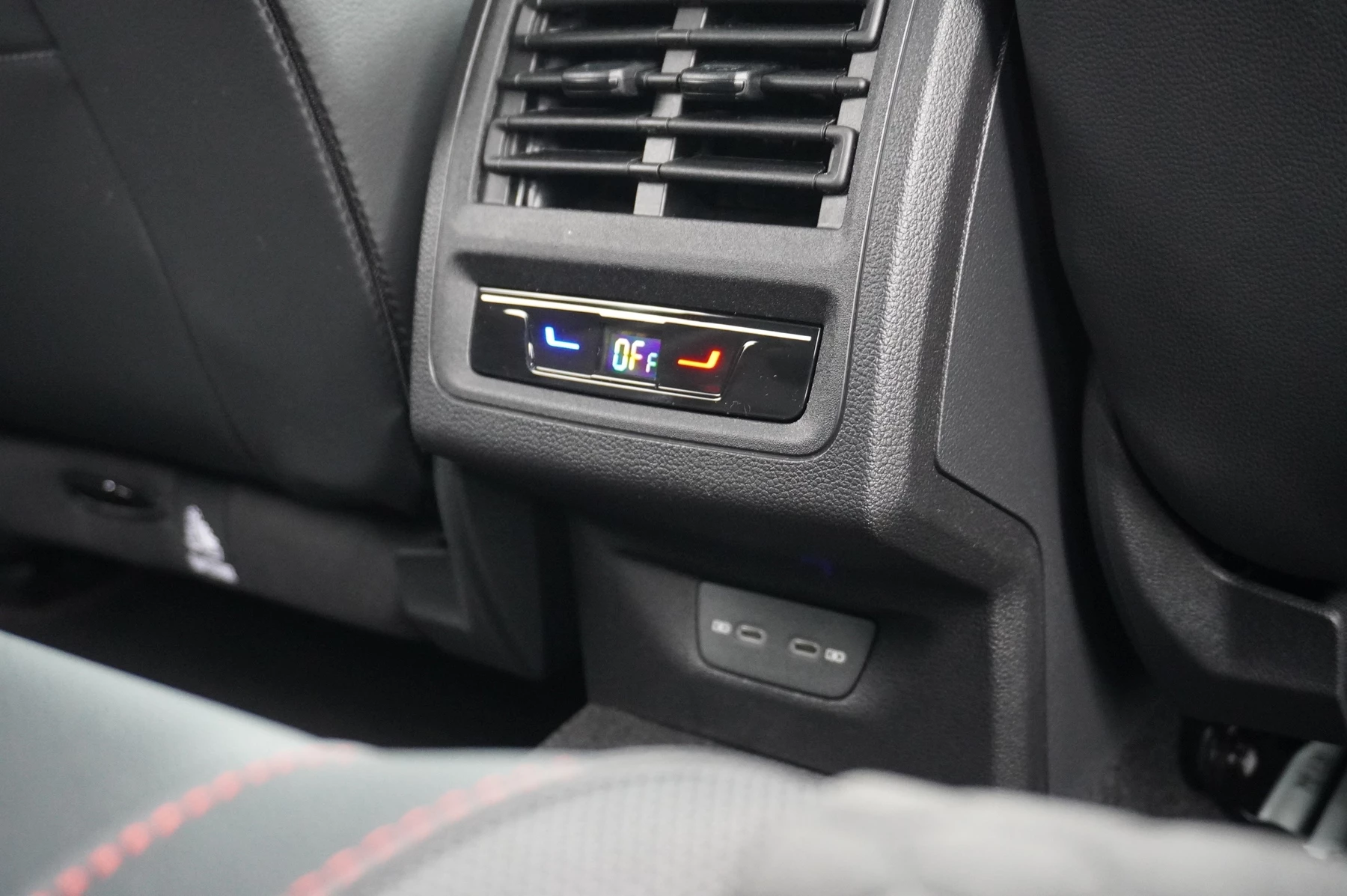 Volkswagen-Golf-image-9