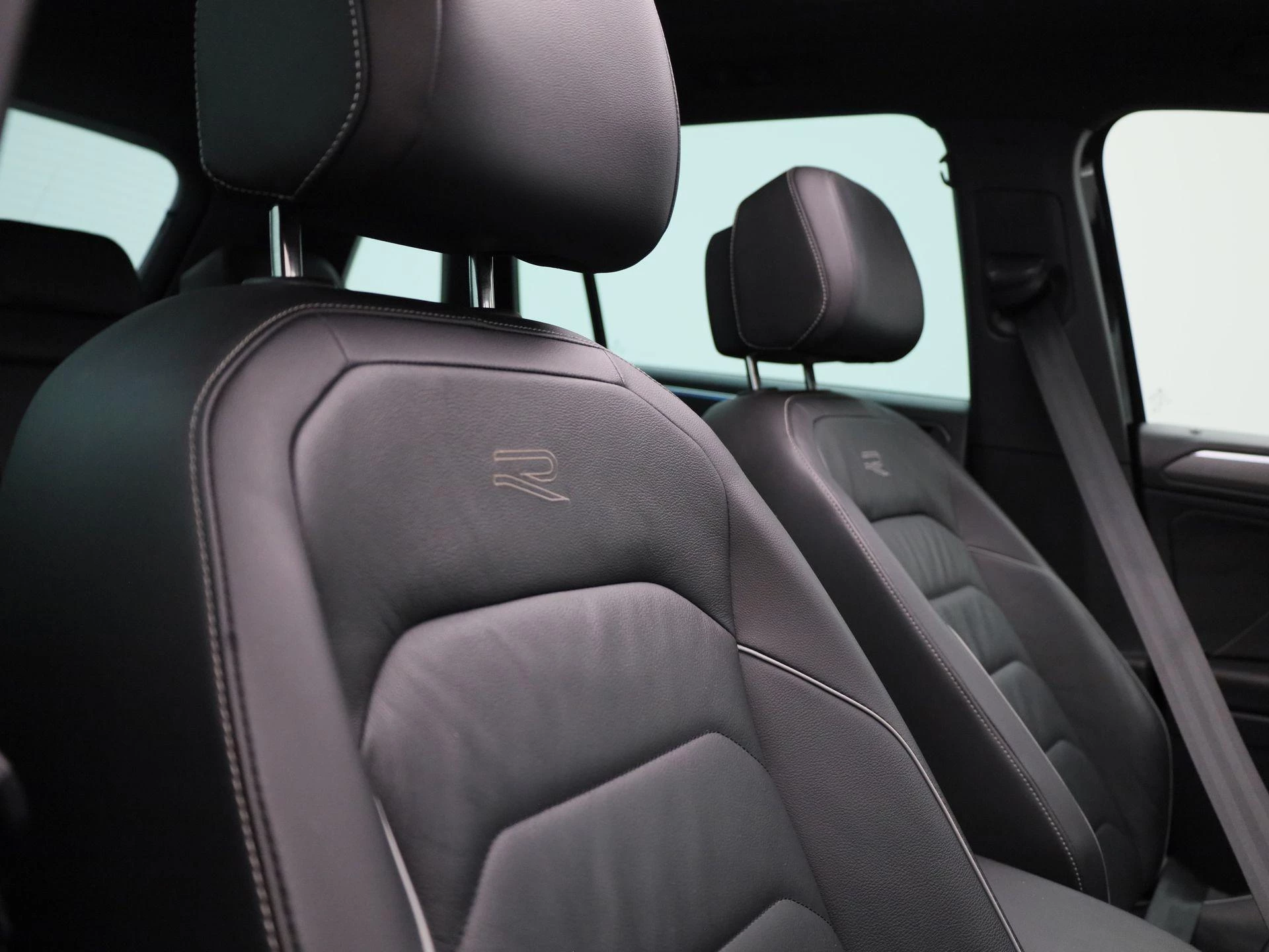 Volkswagen-Tiguan-image-40