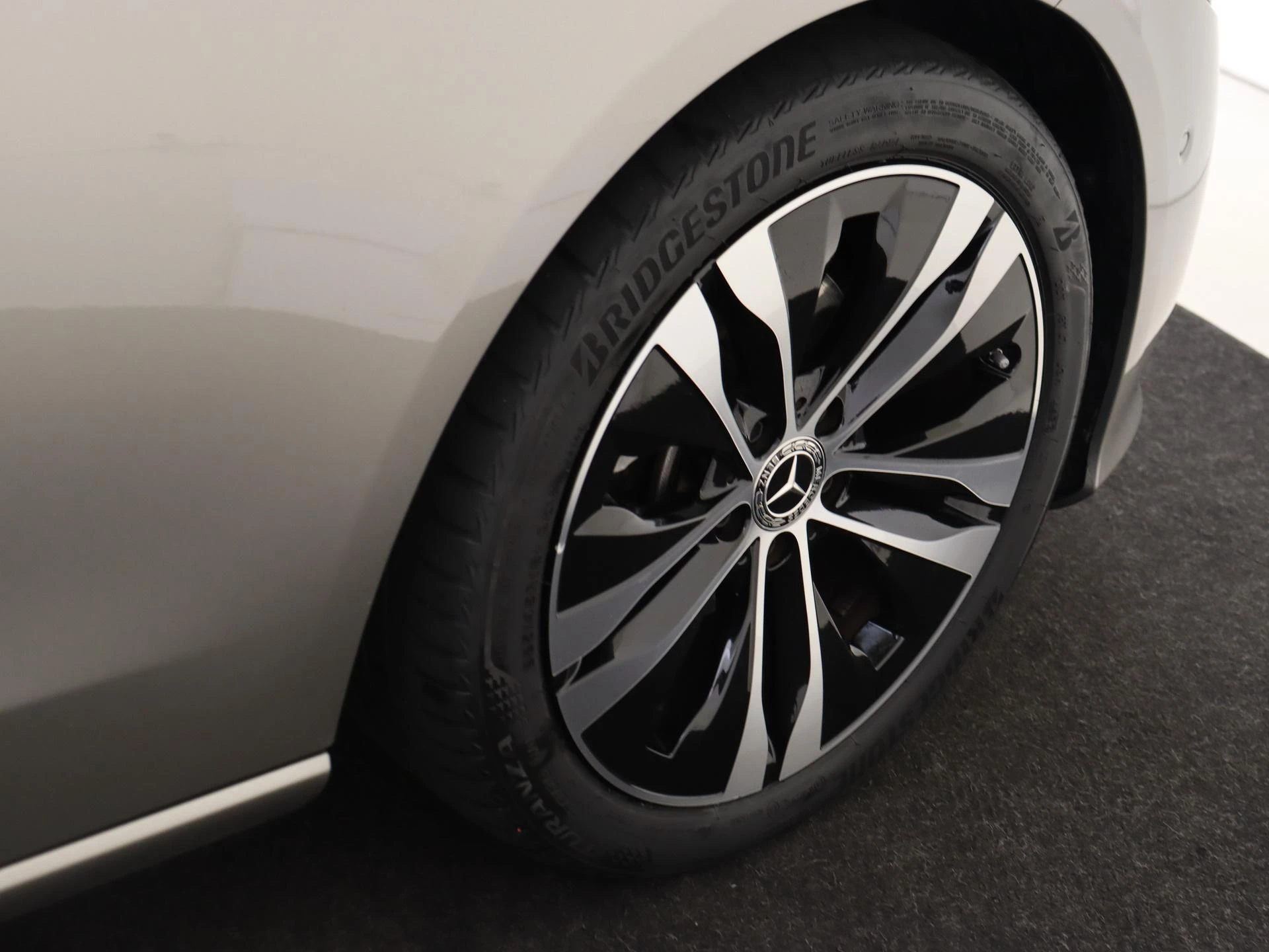 Mercedes-Benz-C-Klasse-image-27