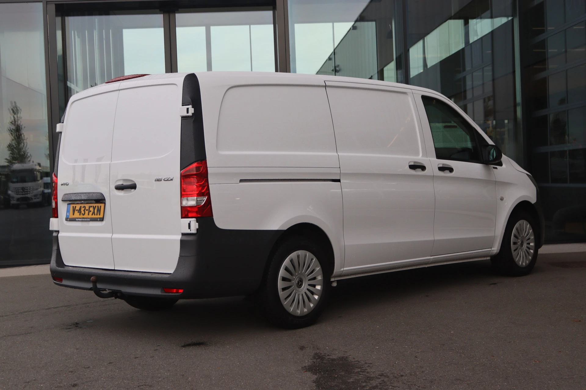Mercedes-Benz-Vito-image-1