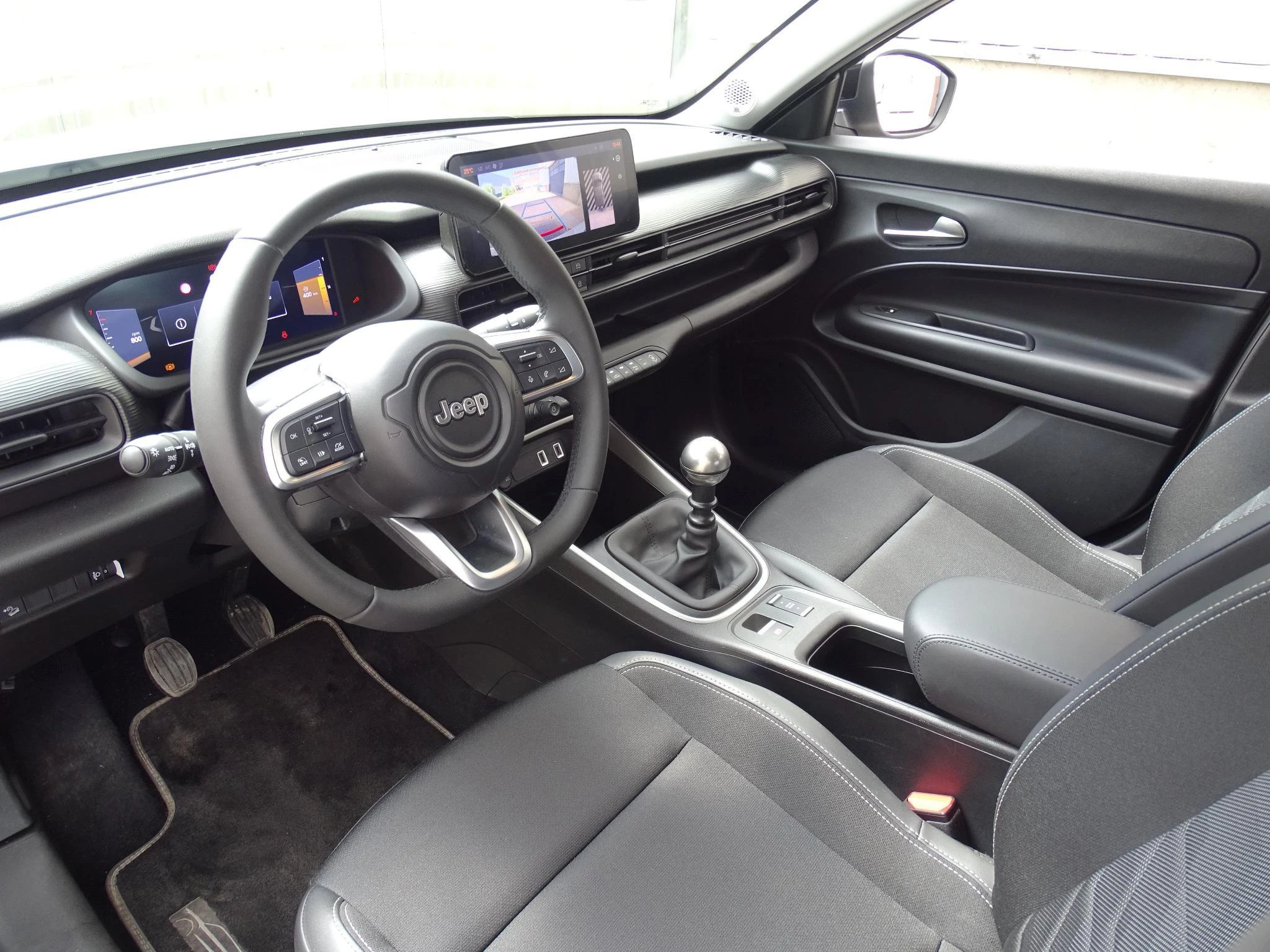 Jeep-Avenger-image-11