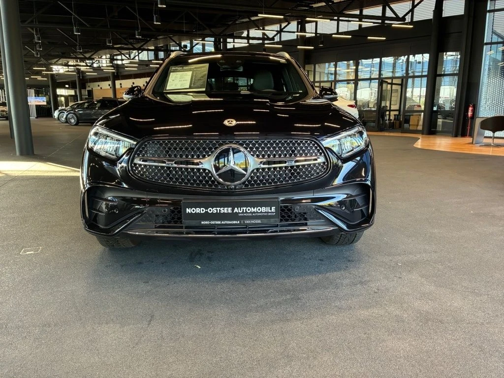 Mercedes-Benz-GLC 300 d-image-18