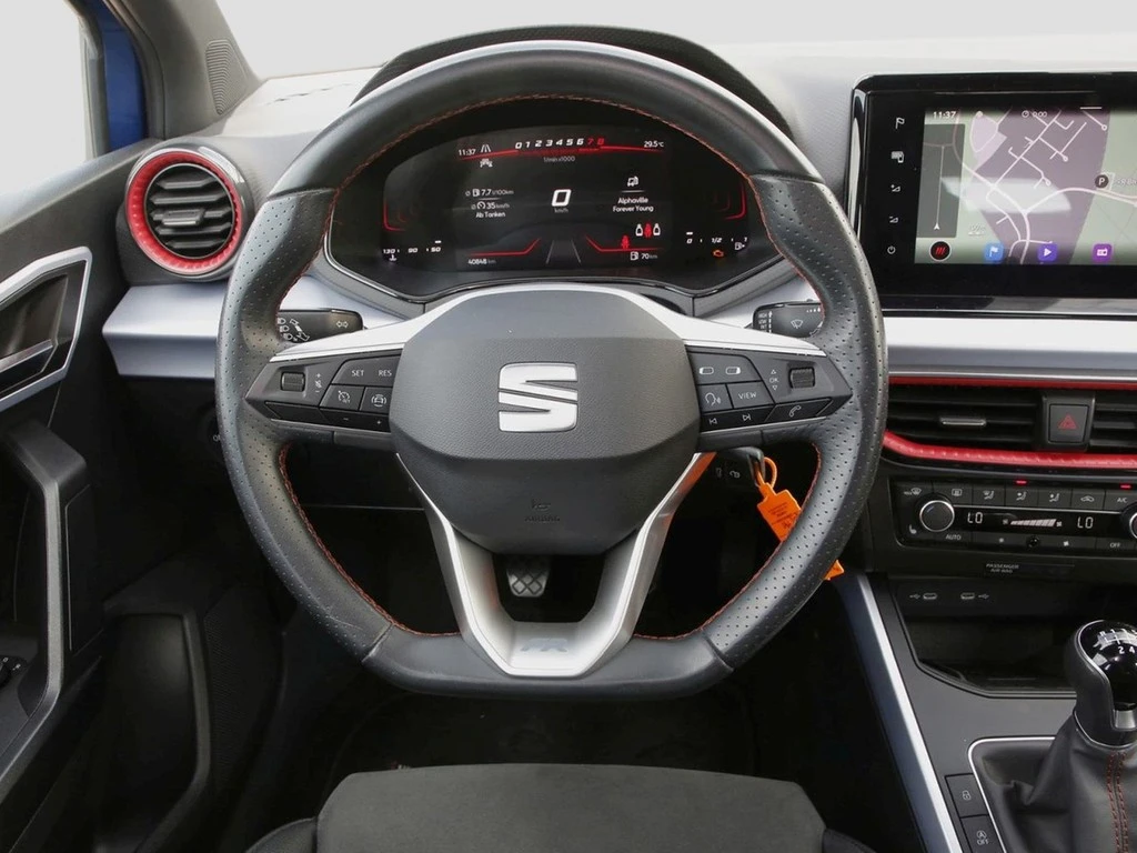 SEAT-Arona-image-13