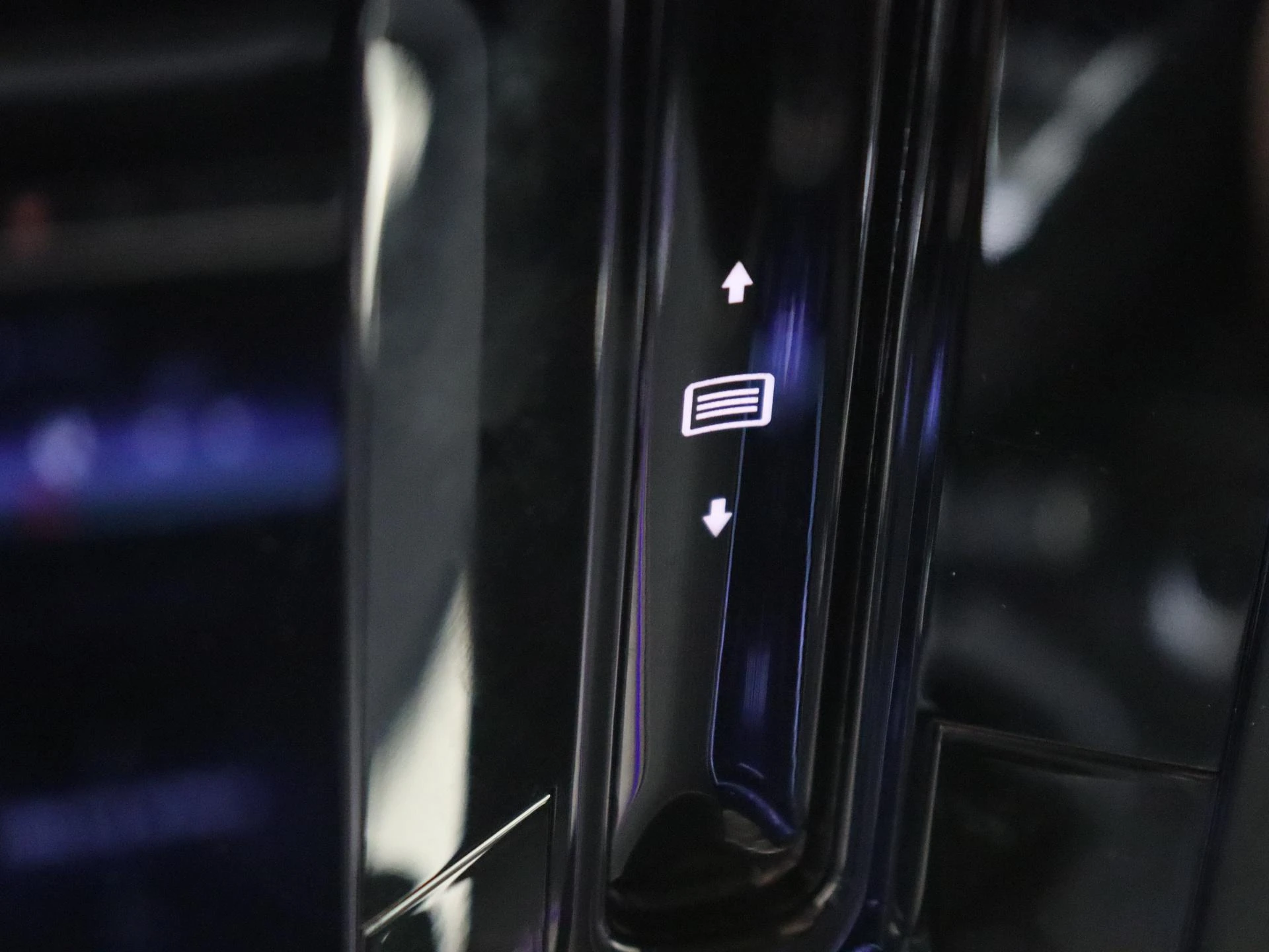 Mercedes-Benz-EQE-image-21
