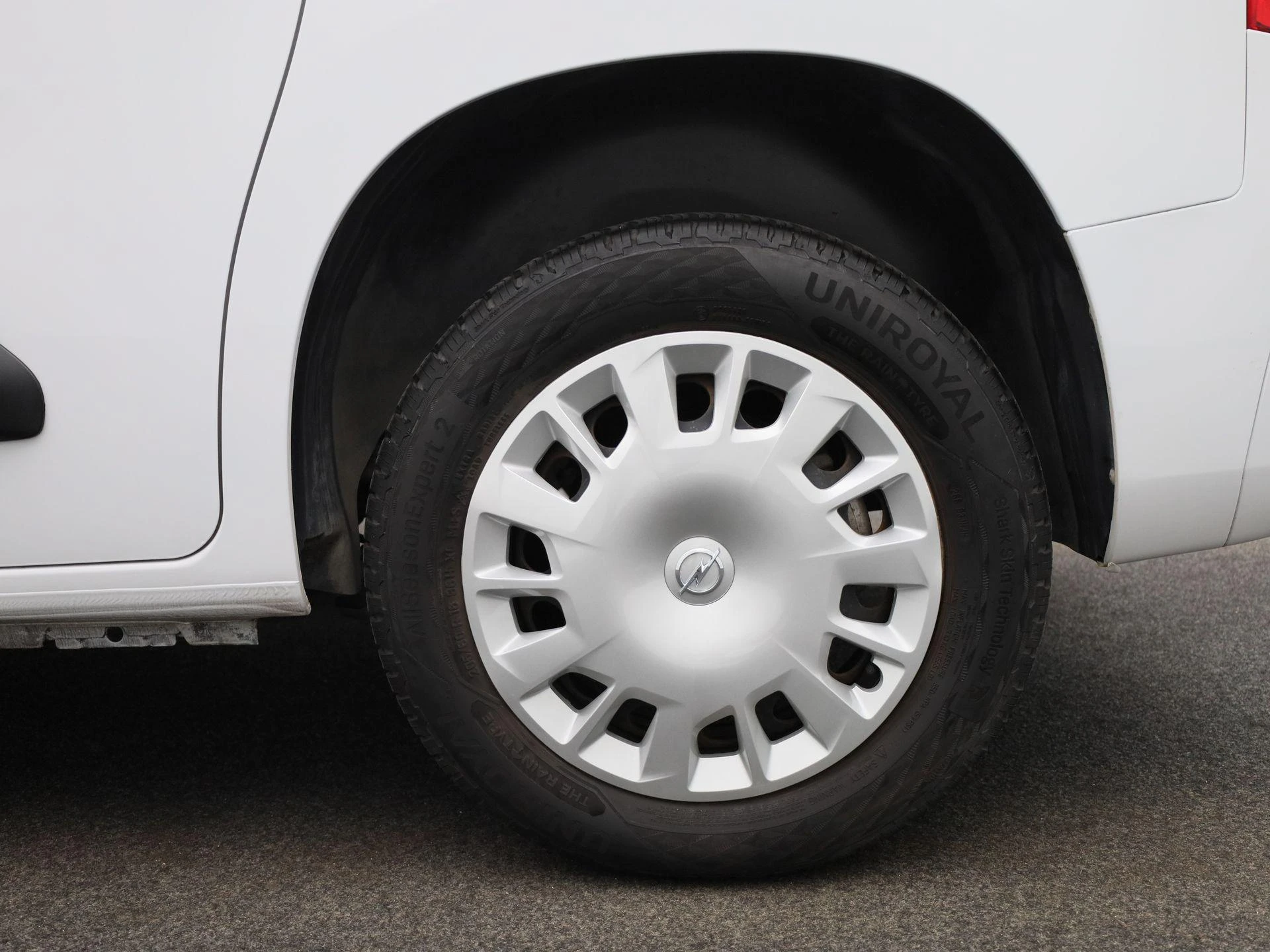 Opel-Combo Life-image-15