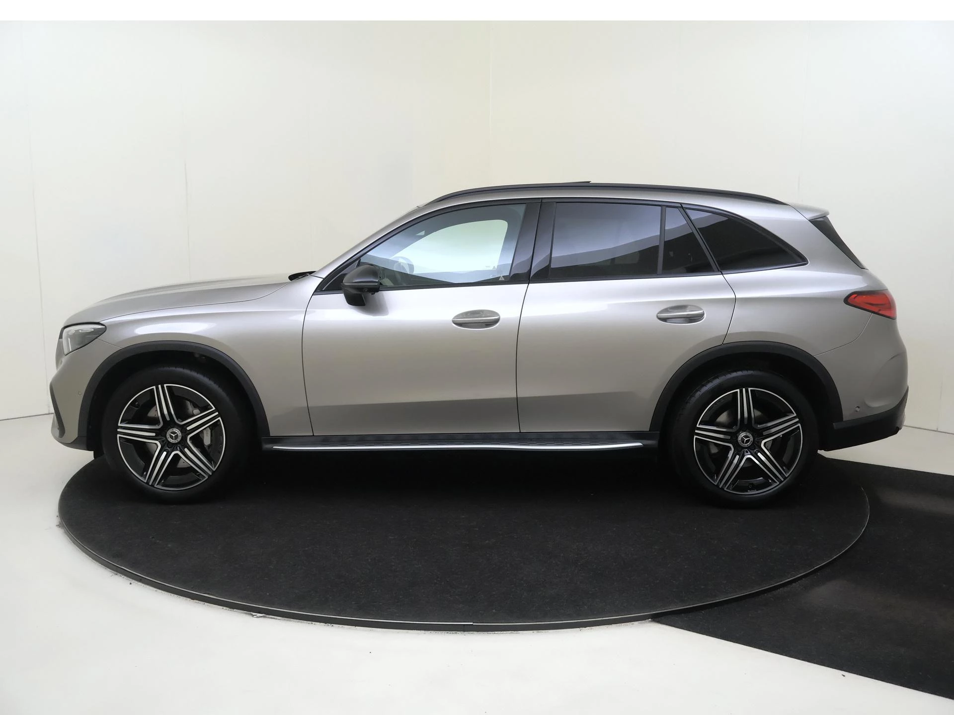 Mercedes-Benz-GLC-image-7