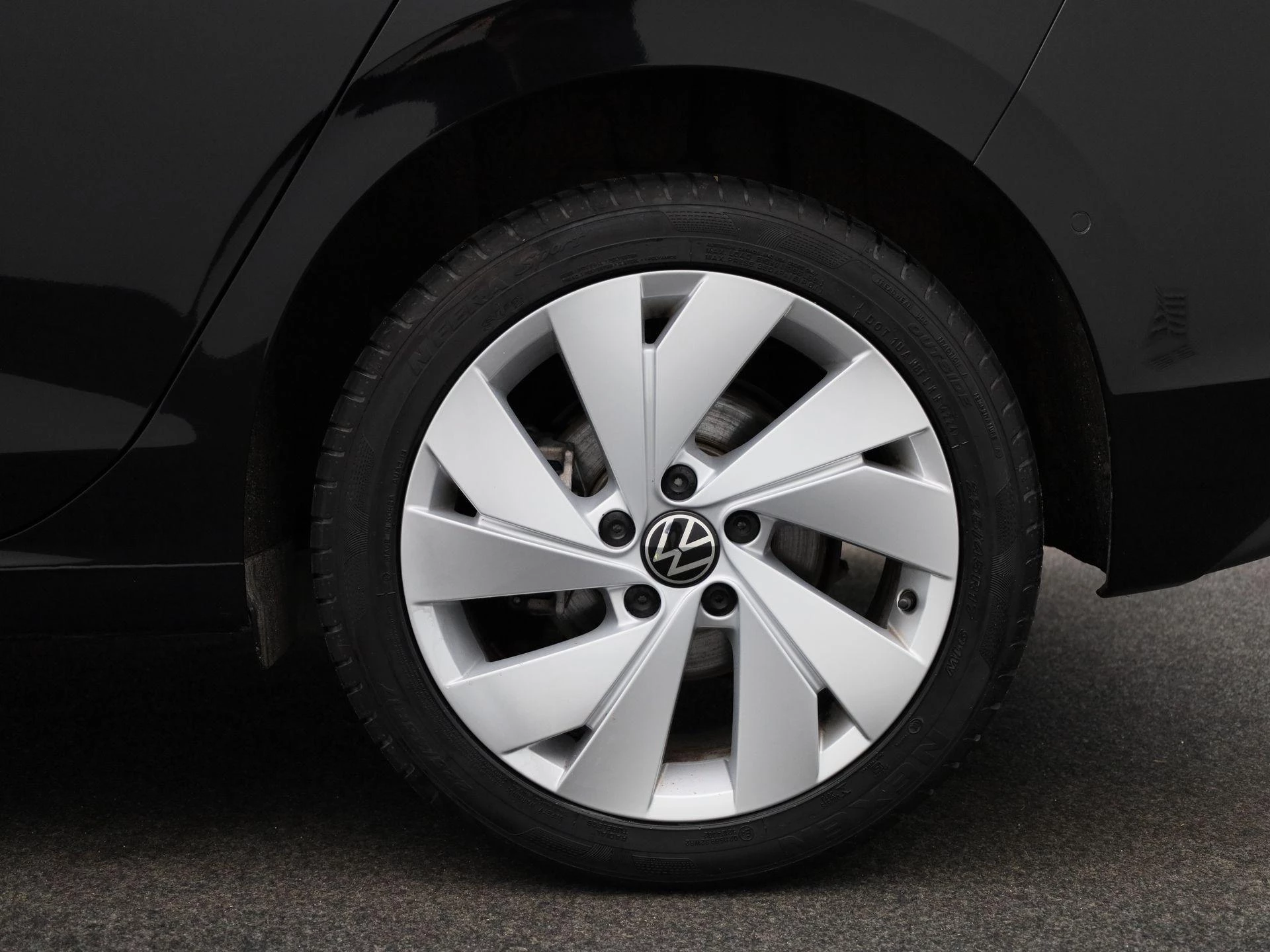 Volkswagen-Golf-image-12