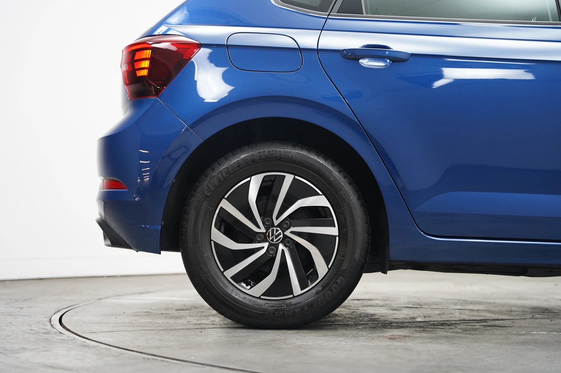 Volkswagen-Polo-image-29