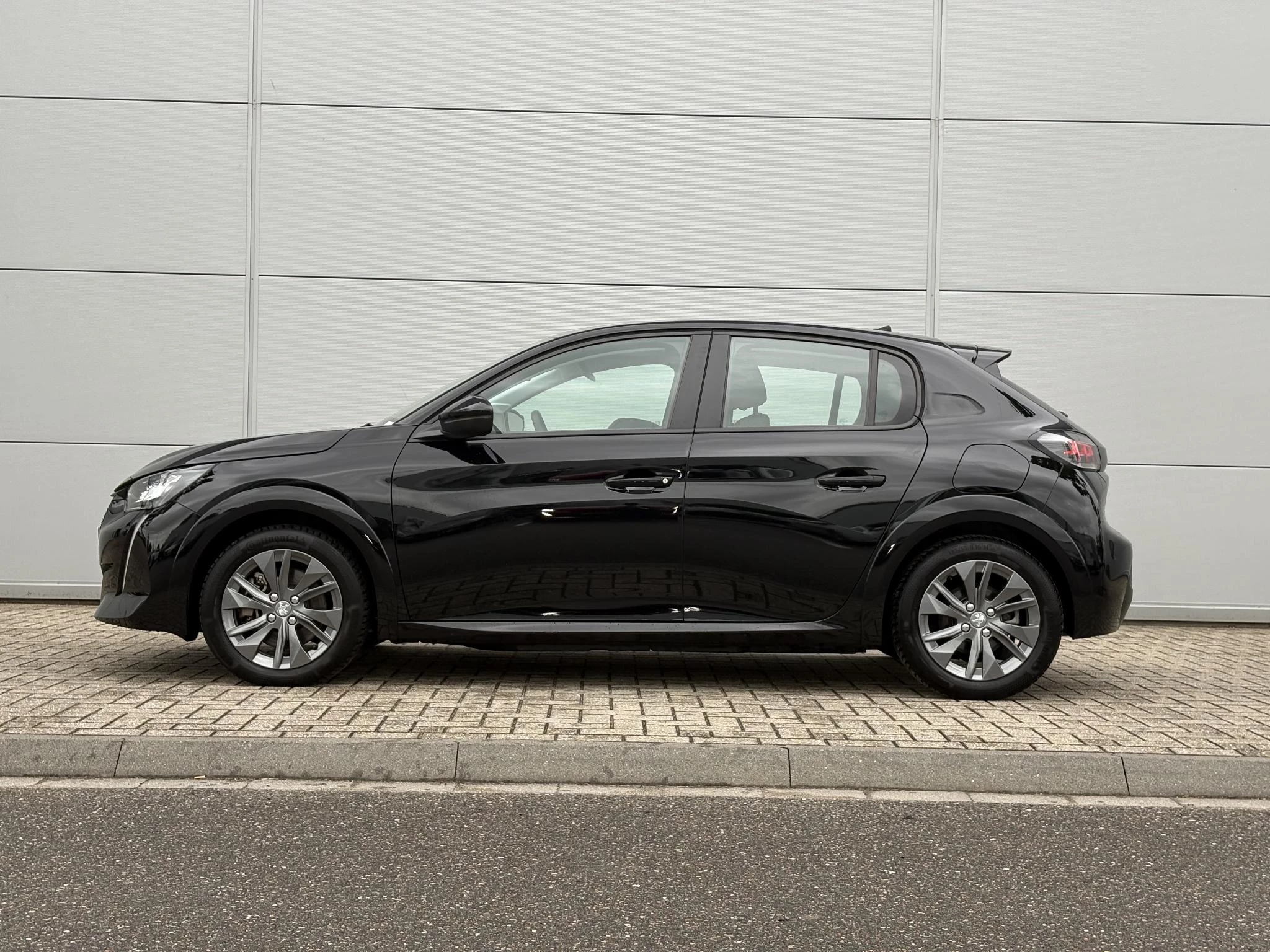 Peugeot-e-208-image-2