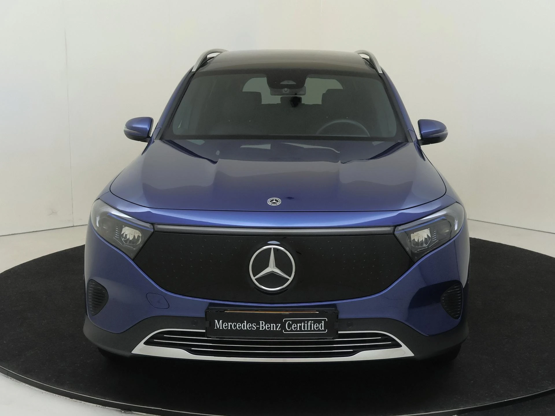 Mercedes-Benz-EQB-image-6