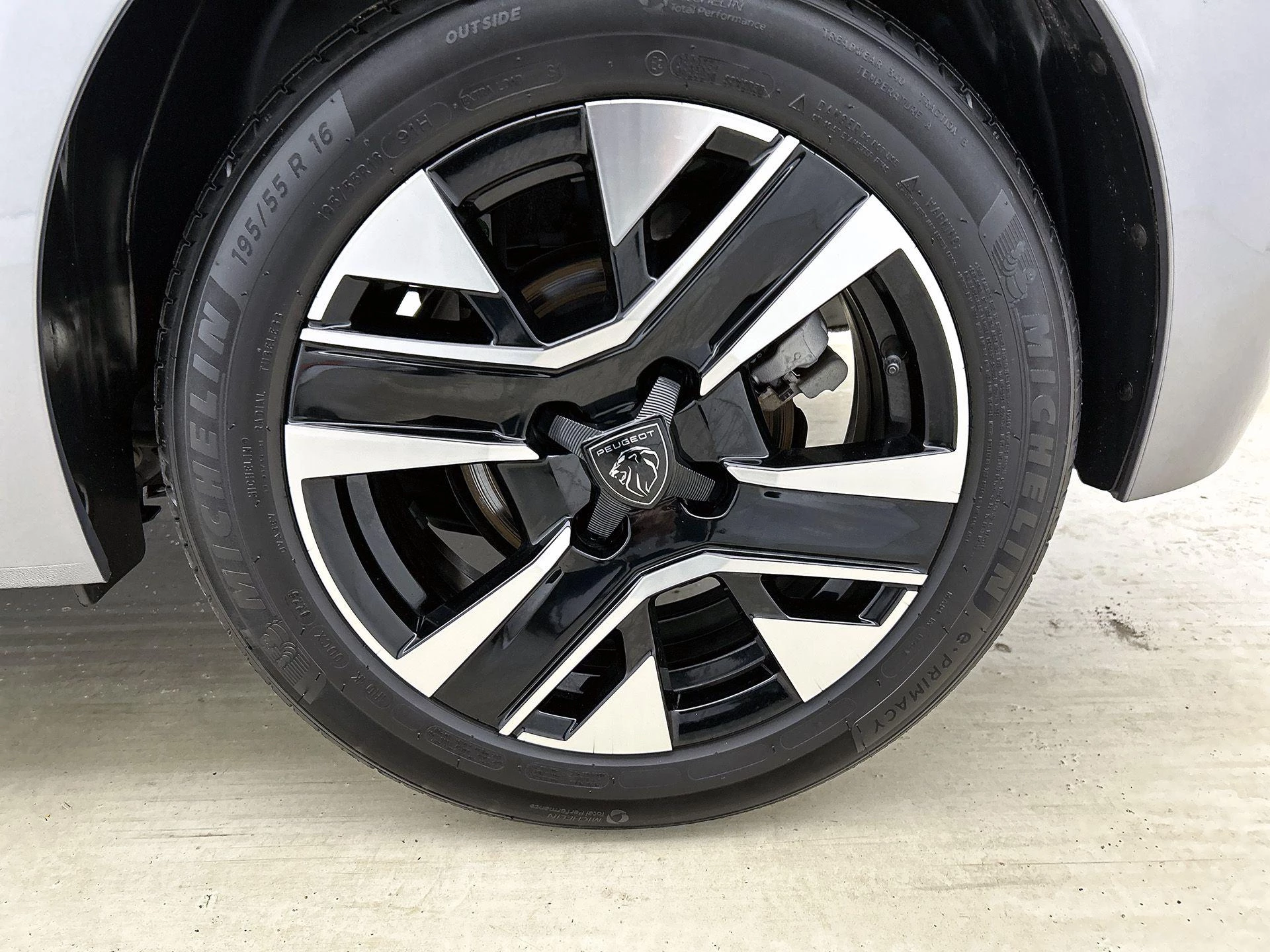 Peugeot-208-image-35