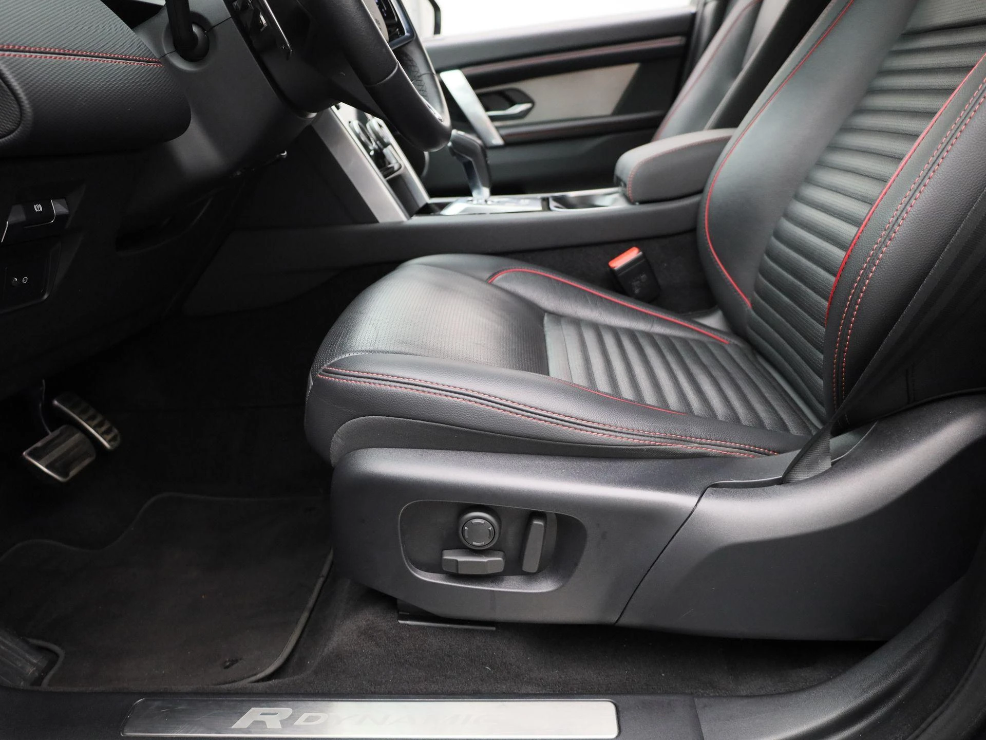Land Rover-Discovery Sport-image-34