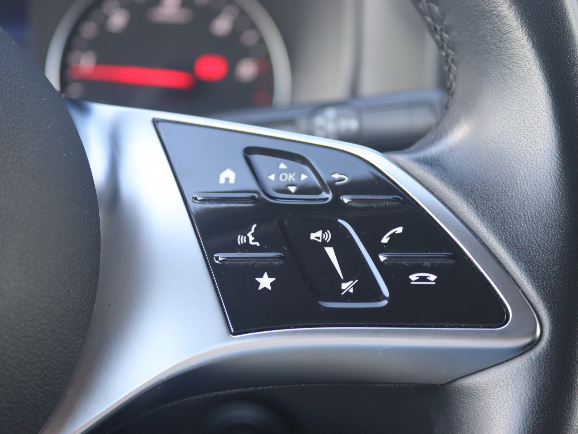 Mercedes-Benz-Vito-image-7