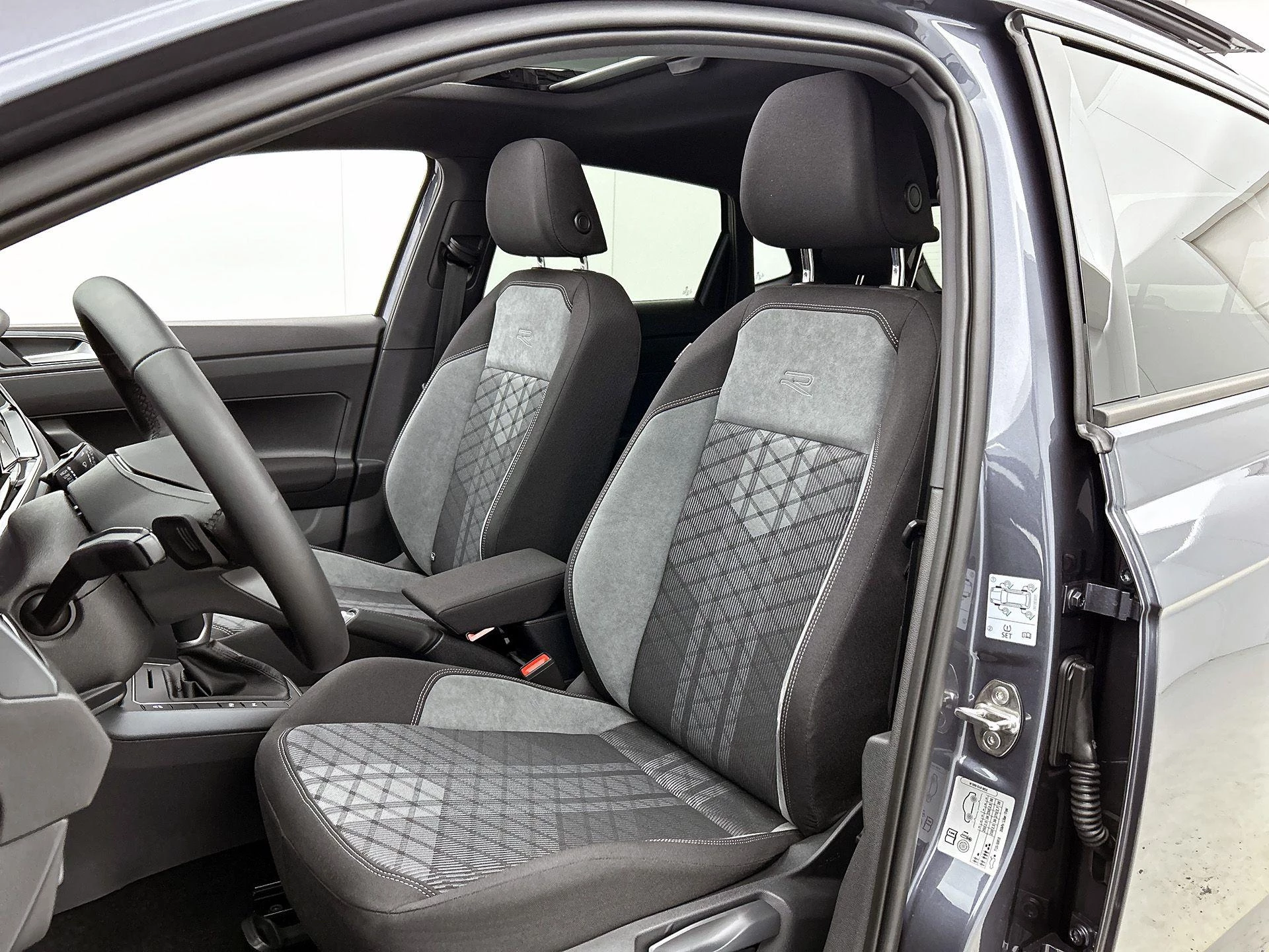 Volkswagen-Polo-image-37