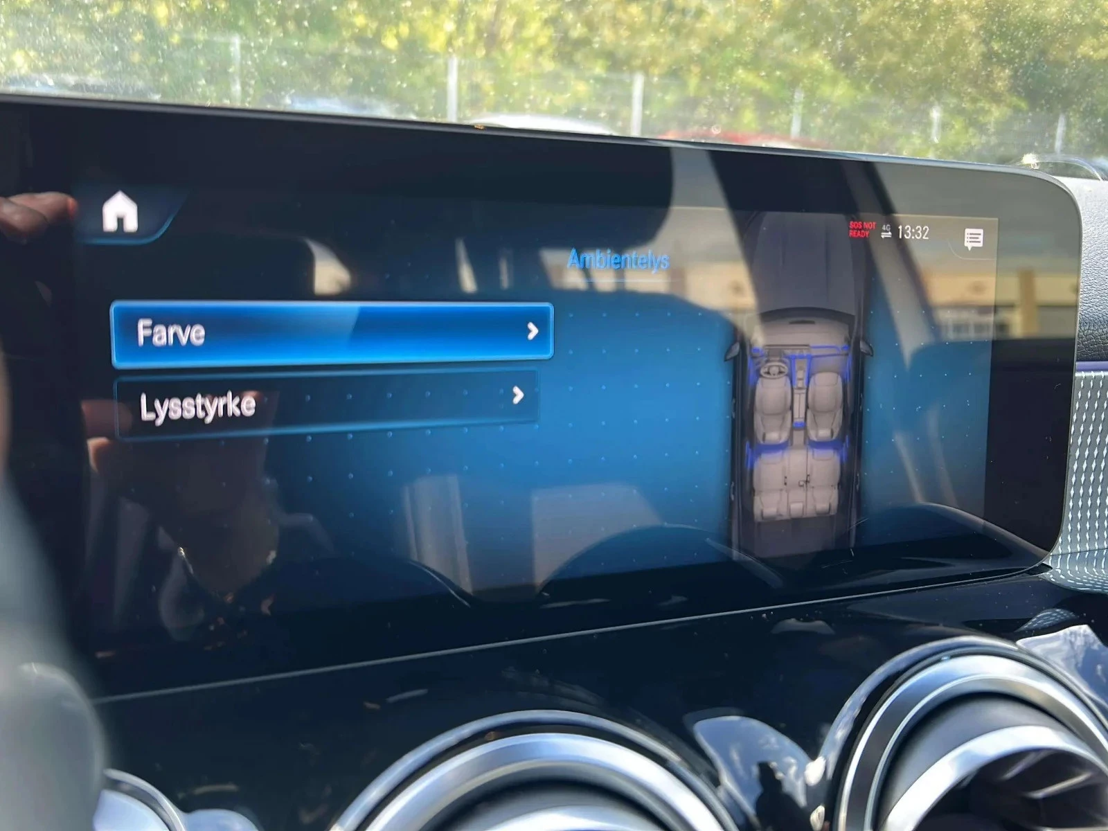 Mercedes-Benz-EQB-image-16