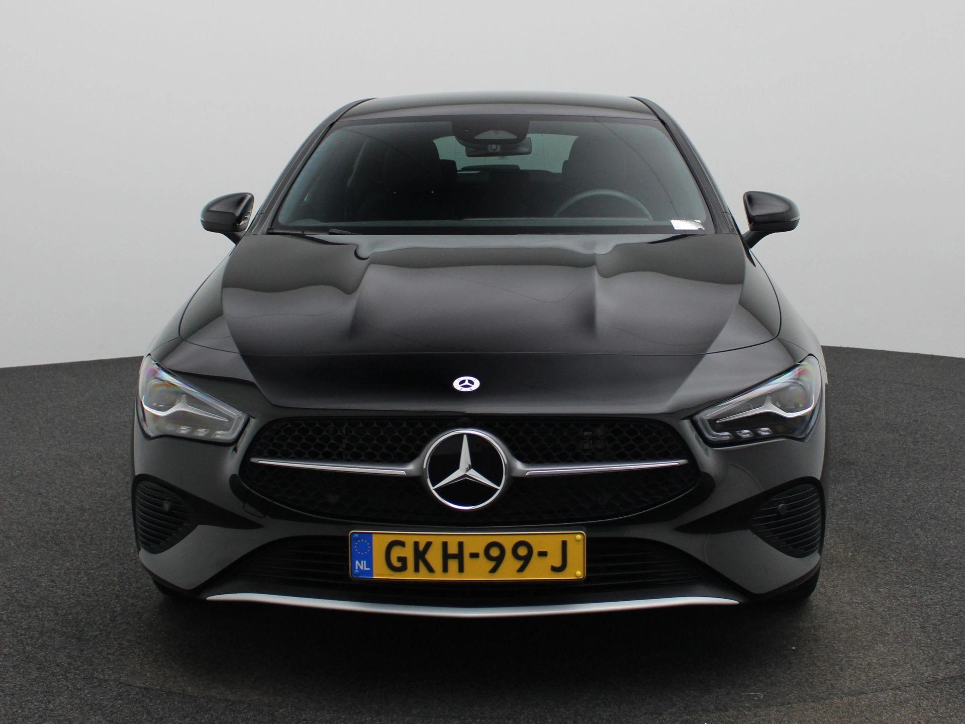 Mercedes-Benz-CLA-image-2