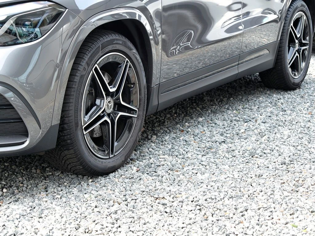 Mercedes-Benz-GLA 200 d-image-6