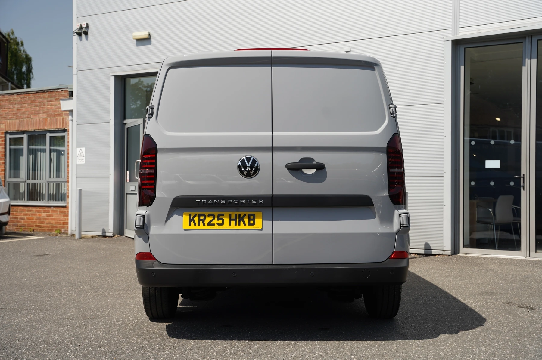 Volkswagen-Transporter-image-10