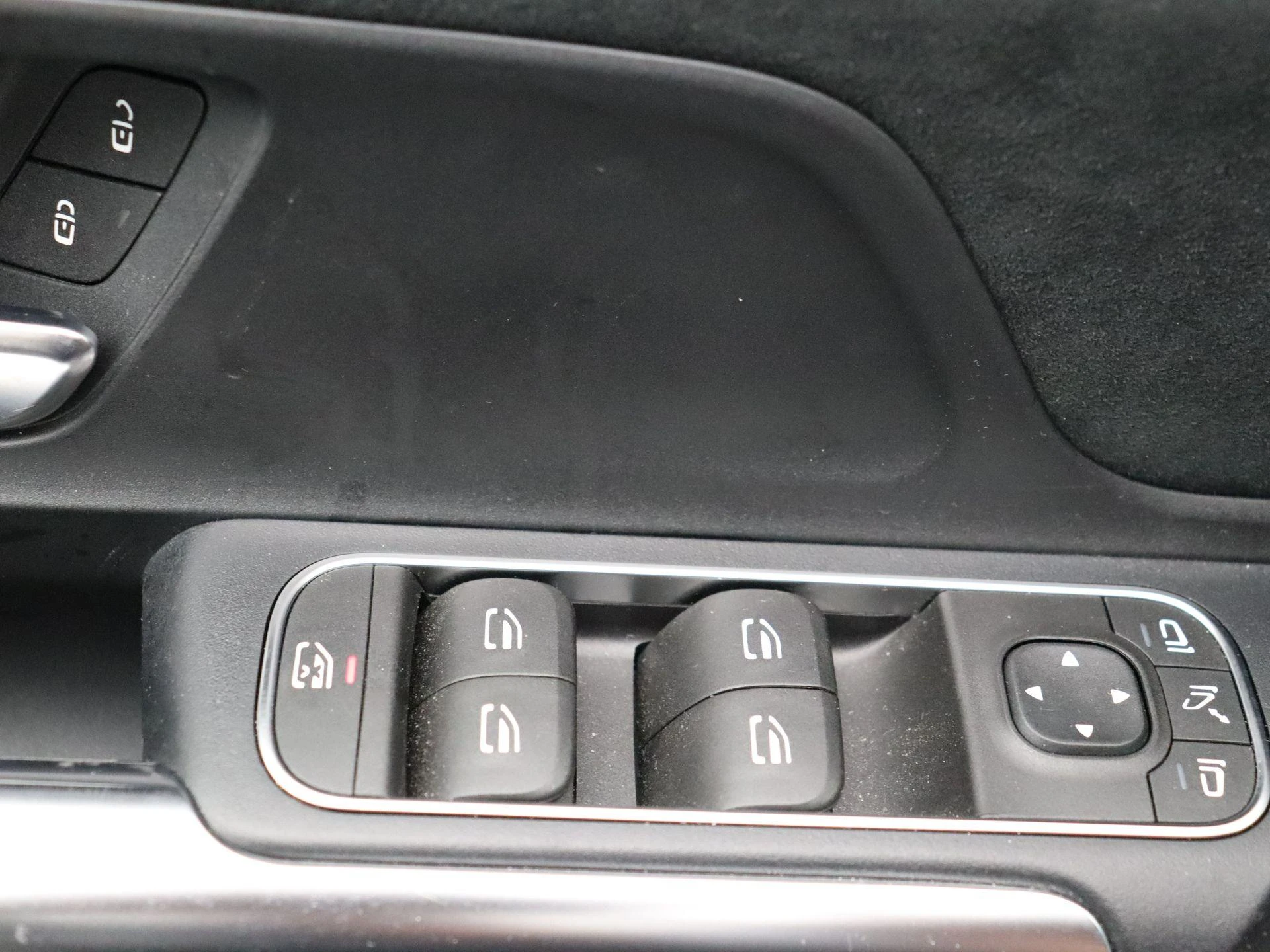 Mercedes-Benz-GLA-image-9