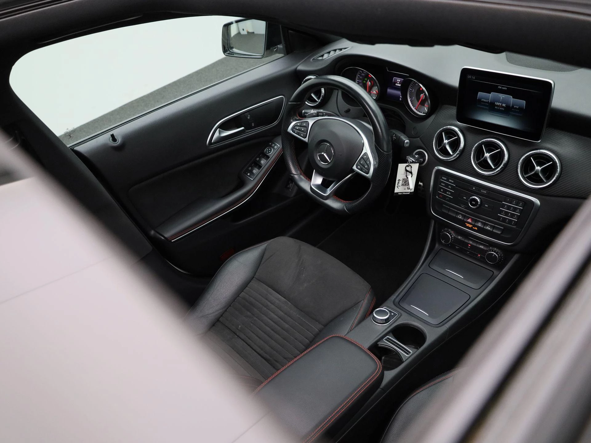 Mercedes-Benz-CLA-image-39