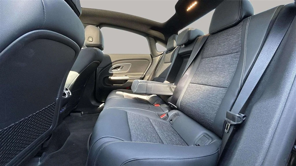 Mercedes-Benz-CLA-image-20