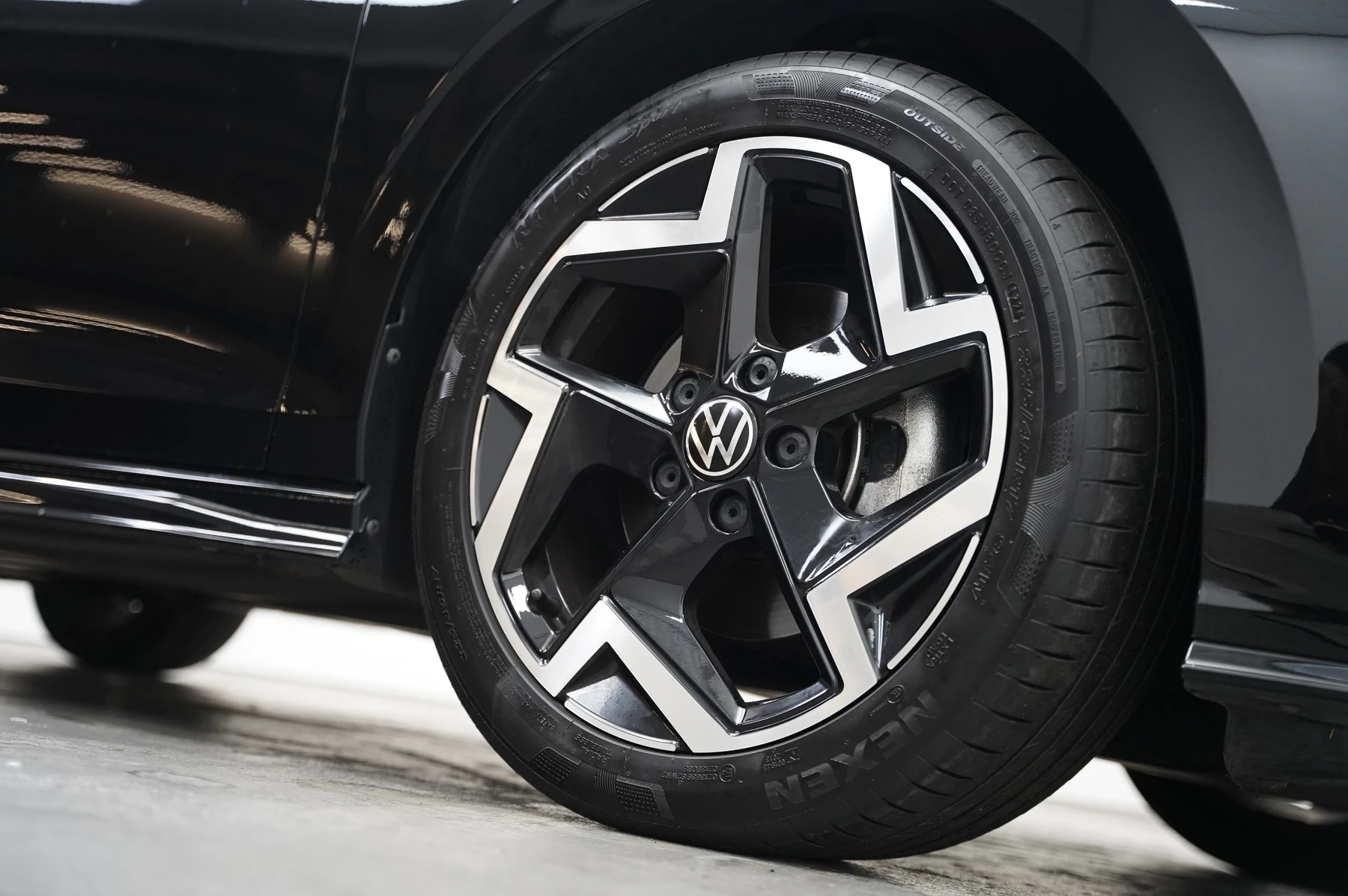 Volkswagen-Golf-image-35