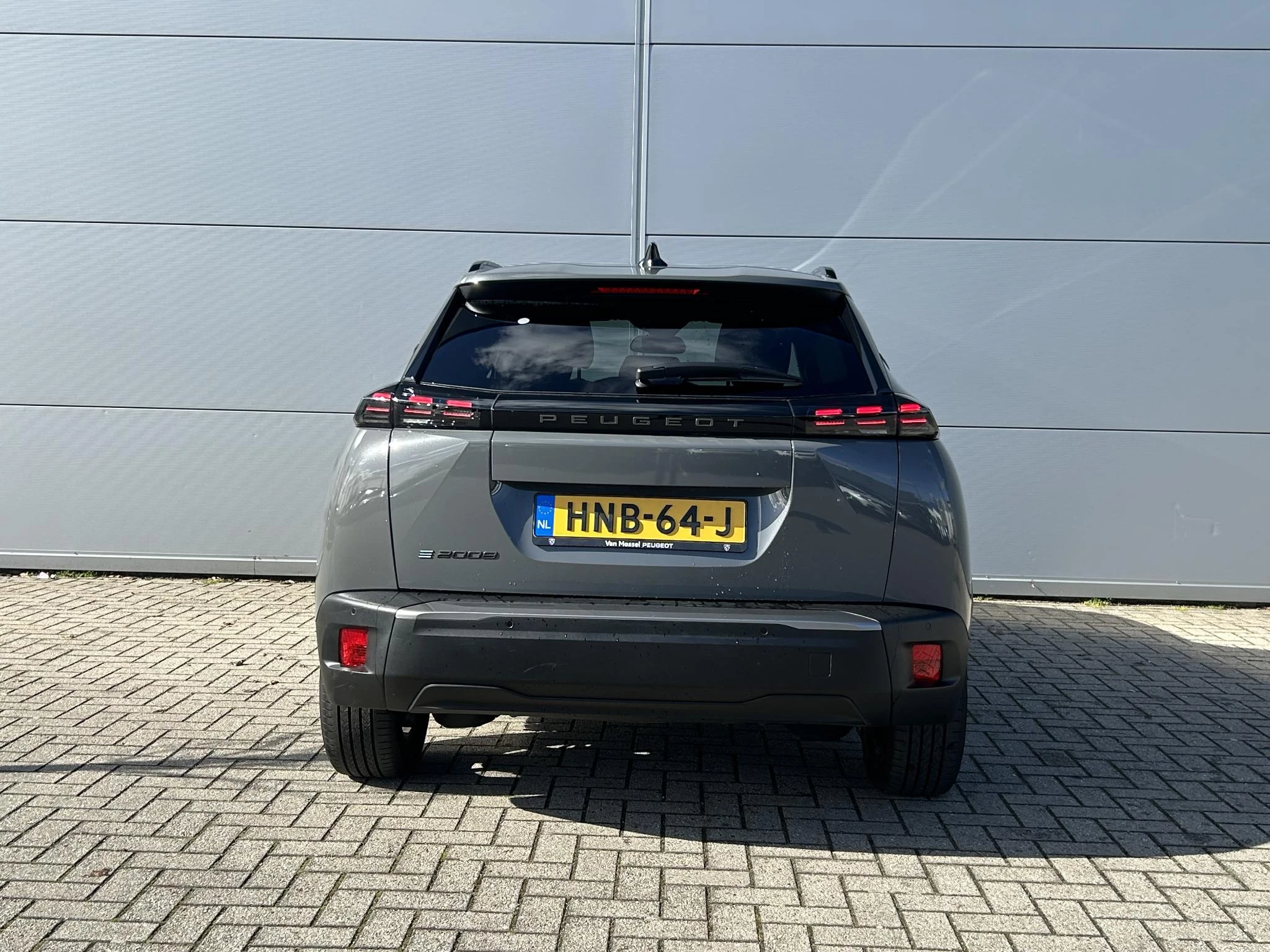 Peugeot-e-2008-image-4